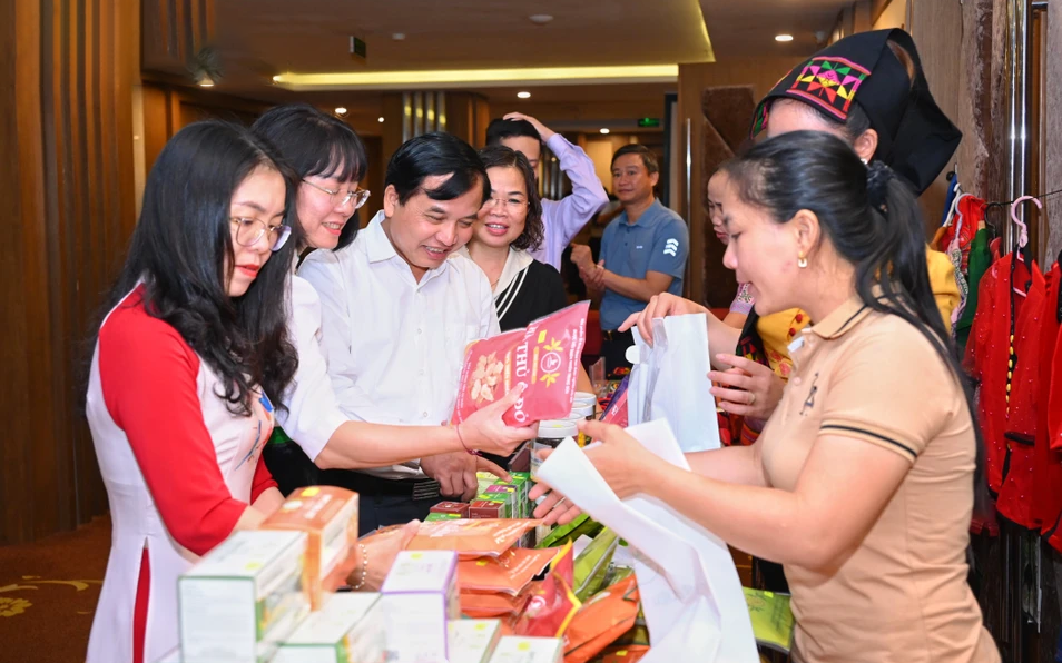 Tìm giải pháp bảo tồn, phát huy giá trị văn hóa truyền thống của các dân tộc thiểu số gắn với phát triển du lịch