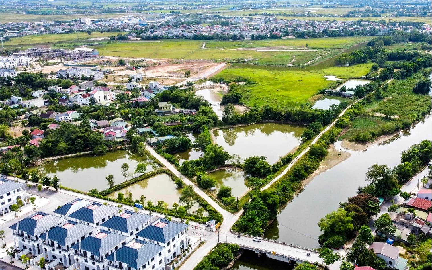 Cử tri thành phố Vinh kiến nghị thu hồi, xử lý một số dự án treo, dự án chậm tiến độ