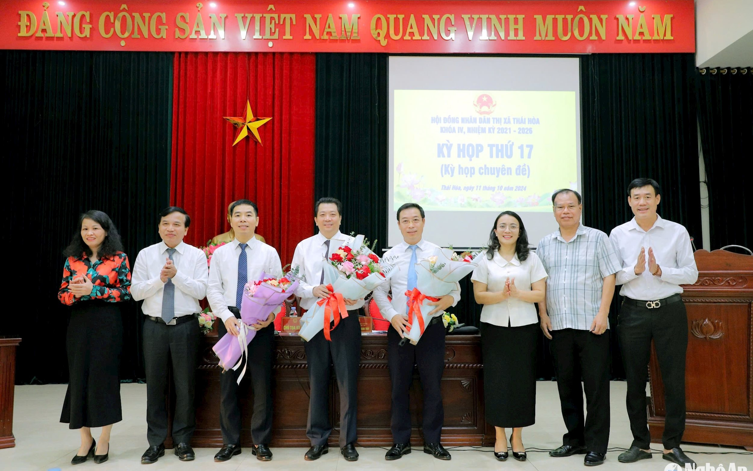 Bầu bổ sung Chủ tịch HĐND và Chủ tịch UBND thị xã Thái Hòa