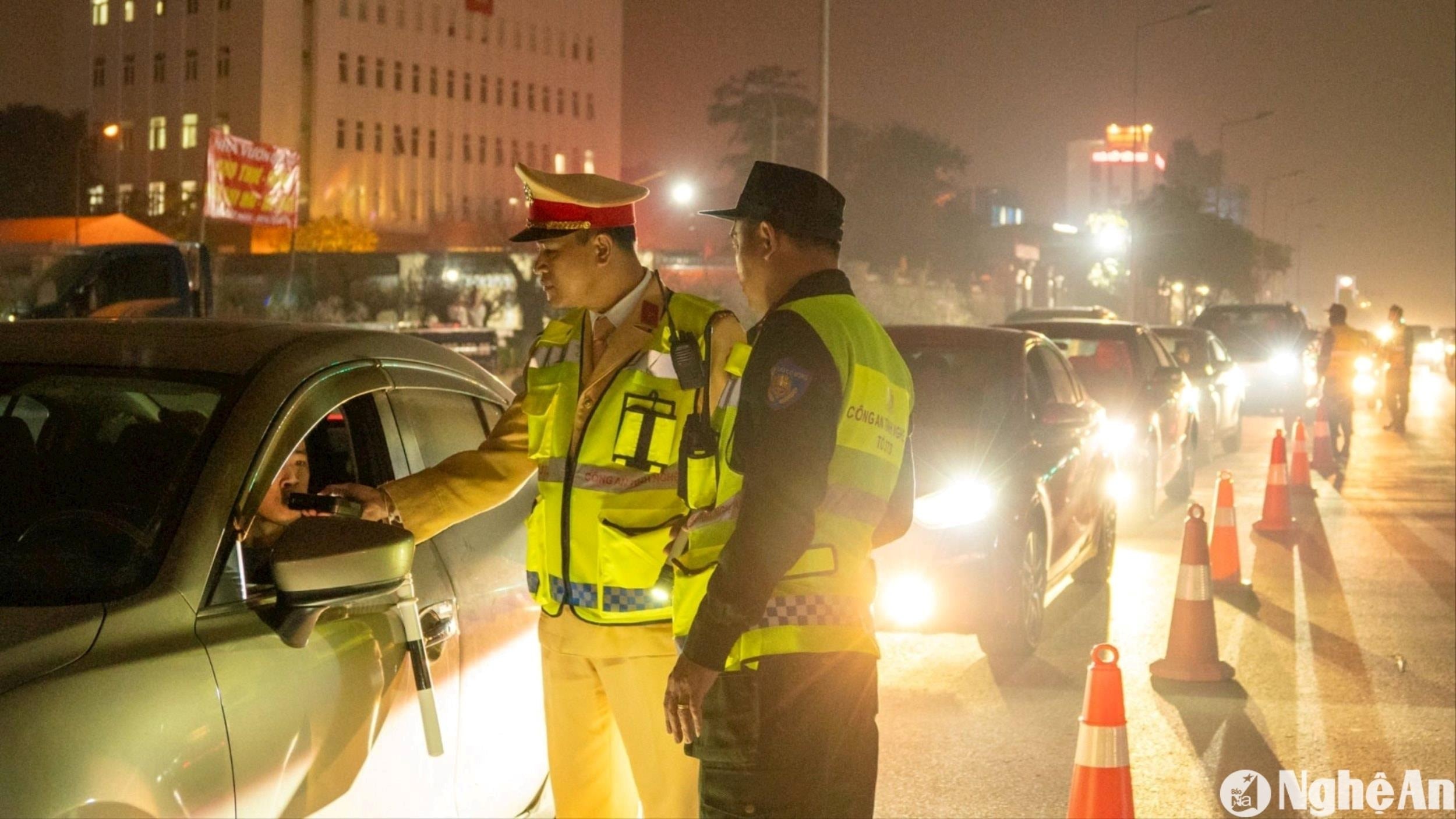 Nghệ An tăng cường kiểm tra, giám sát việc chấp hành kỷ luật, kỷ cương khi tham gia giao thông của cán bộ, công chức, viên chức