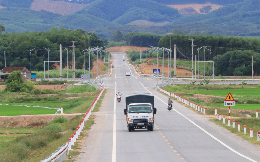 Ban Quản lý khu kinh tế Đông Nam trả lời kiến nghị của cử tri huyện Nghi Lộc về việc đặt biển báo đô thị đoạn đường N5