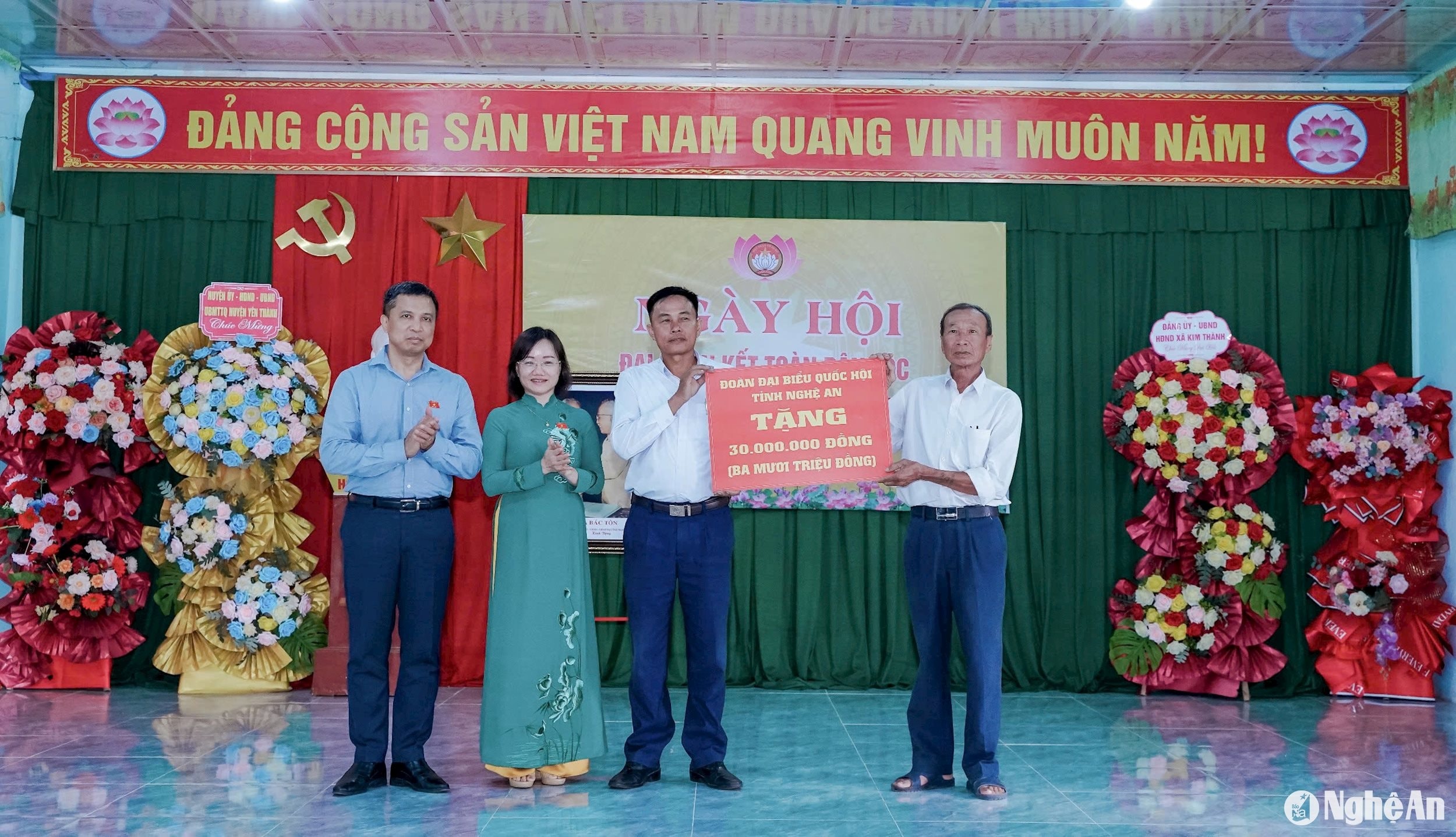 bna_doan-dai-bieu-qh-tinh-nghe-an-tang-khu-dan-cu-xom-ngoc-lien-30-trieu-dong.jpg