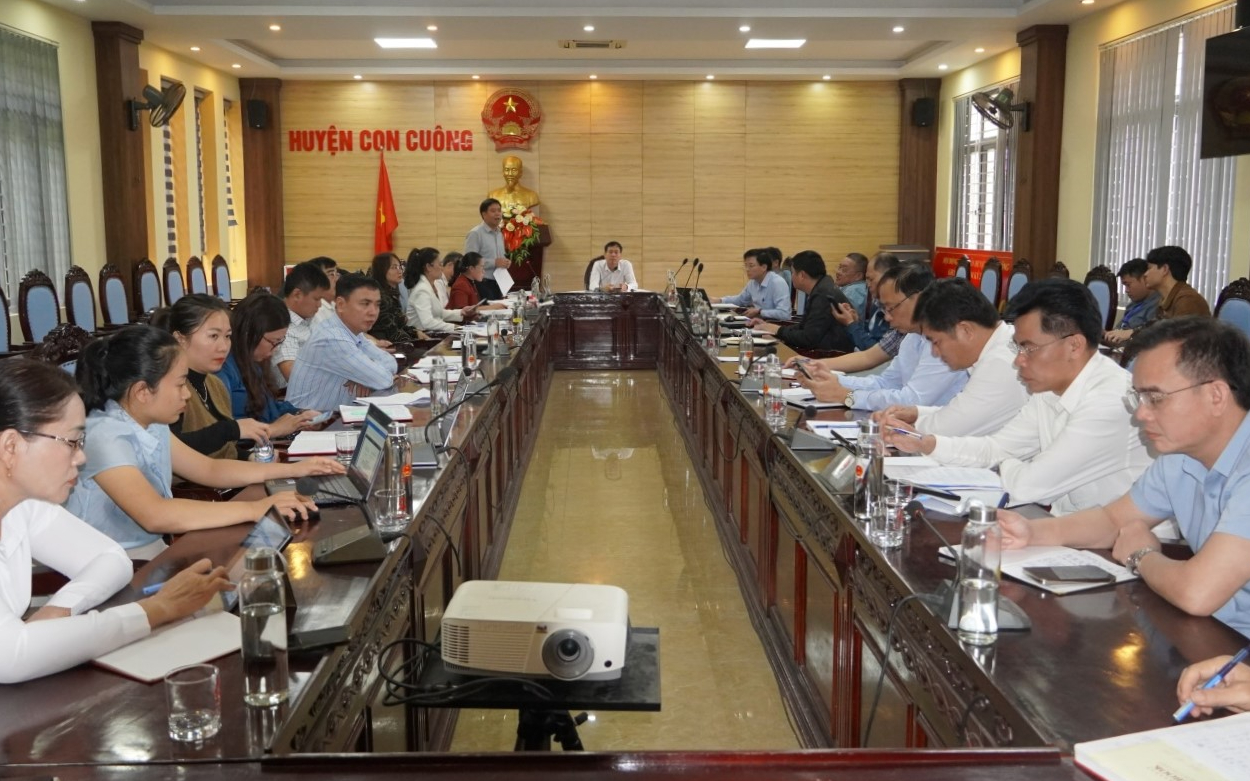 Đoàn giám sát HĐND huyện Con Cuông làm việc với UBND huyện về thực hiện vốn sự nghiệp Chương trình mục tiêu quốc gia phát triển kinh tế - xã hội vùng đồng bào dân tộc thiểu số và miền núi