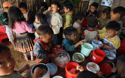 Sở Giáo dục và Đào tạo trả lời cử tri Nguyễn Thị Hà, Hiệu trưởng Trường Mầm non xã Lạng Khê, huyện Con Cuông về hỗ trợ tiền ăn cho trẻ mầm non và hỗ trợ tiền trực trưa cho giáo viên