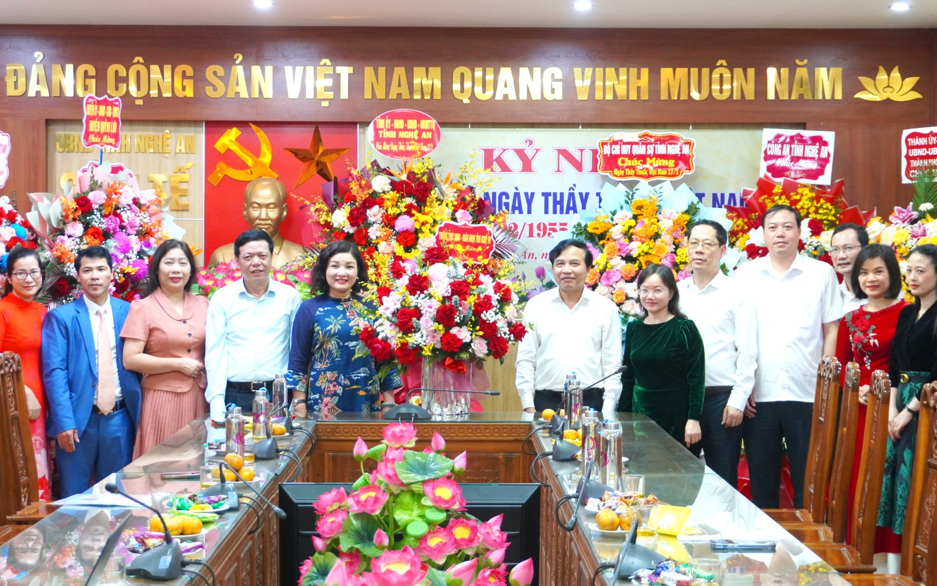 Thường trực HĐND tỉnh và Đoàn ĐBQH tỉnh chúc mừng Sở Y tế nhân Ngày Thầy thuốc Việt Nam