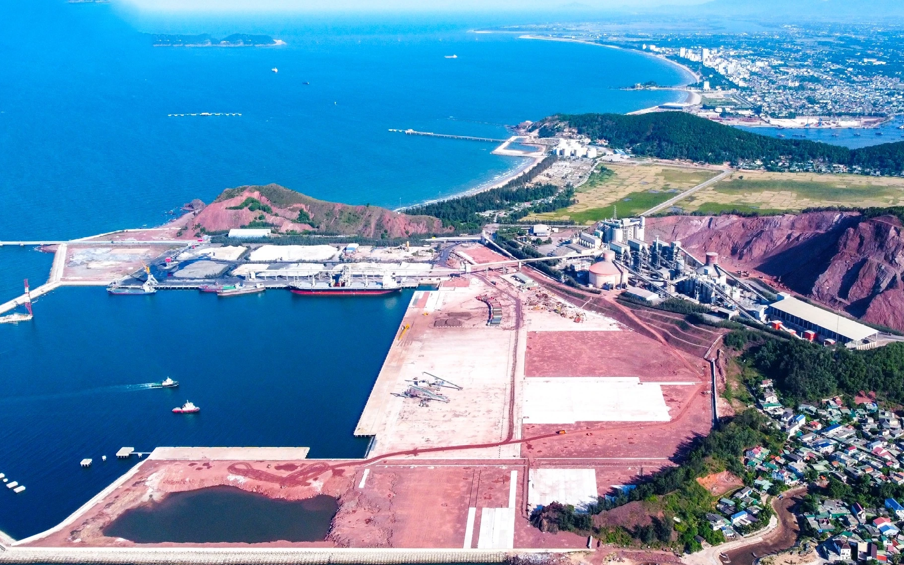 Ban Thường vụ Tỉnh ủy Nghệ An thống nhất chủ trương đầu tư dự án cầu dẫn 1.789 tỷ đồng nối Quốc lộ 7C với Cảng nước sâu Cửa Lò