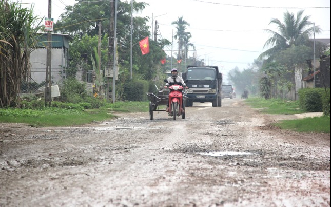Sở Giao thông - vận tải trả lời cử tri xã Hậu Thành, huyện Yên Thành về đầu tư xây dựng mương kẹp đường thoát nước có nắp đậy khoảng hơn 200 mét trên tuyến Tỉnh lộ 538E