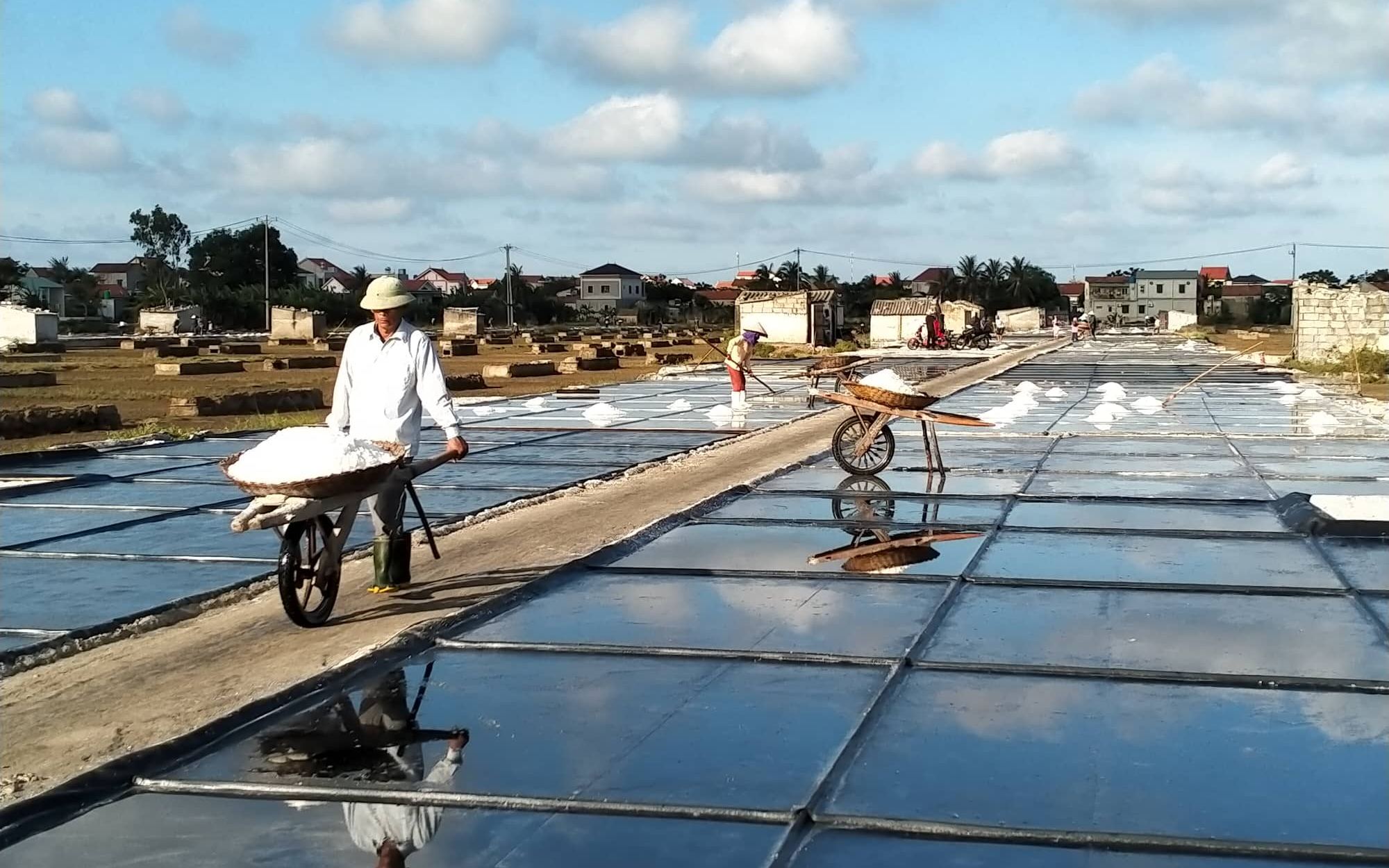 UBND tỉnh trả lời cử tri cử tri về hỗ trợ đầu tư cơ sở hạ tầng ở các làng nghề