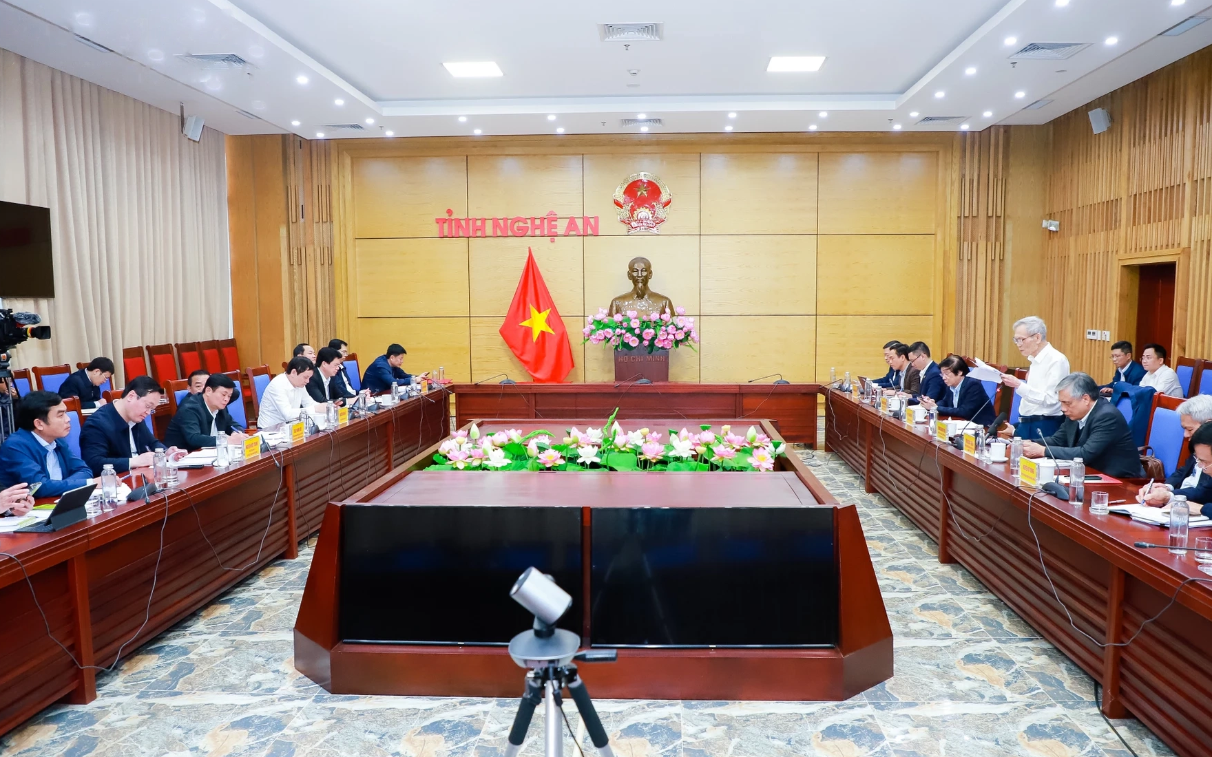 Lãnh đạo tỉnh Nghệ An làm việc với Tổ tư vấn kinh tế - xã hội tỉnh về các nội dung, nhiệm vụ quan trọng