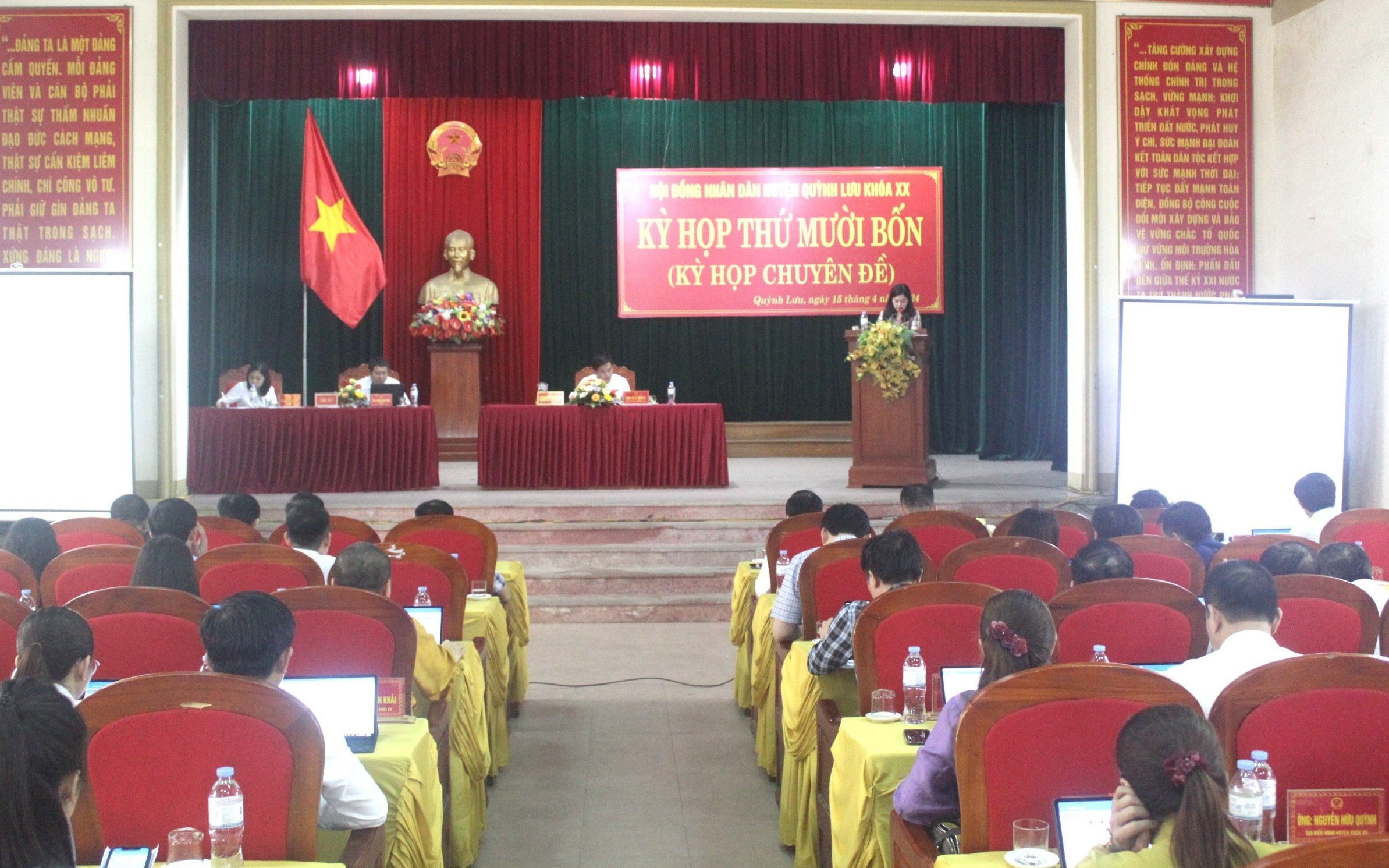 Kỳ họp thứ 14 HĐND huyện Quỳnh Lưu thông qua 3 nghị quyết quan trọng