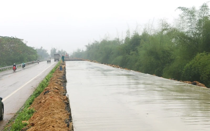 Sở Giao thông - vận tải trả lời cử tri xã Hưng Lĩnh, huyện Hưng Nguyên về xây dựng kè chắn taluy và xây lại mương thu gom nước trên tuyến đường du lịch ven sông Lam