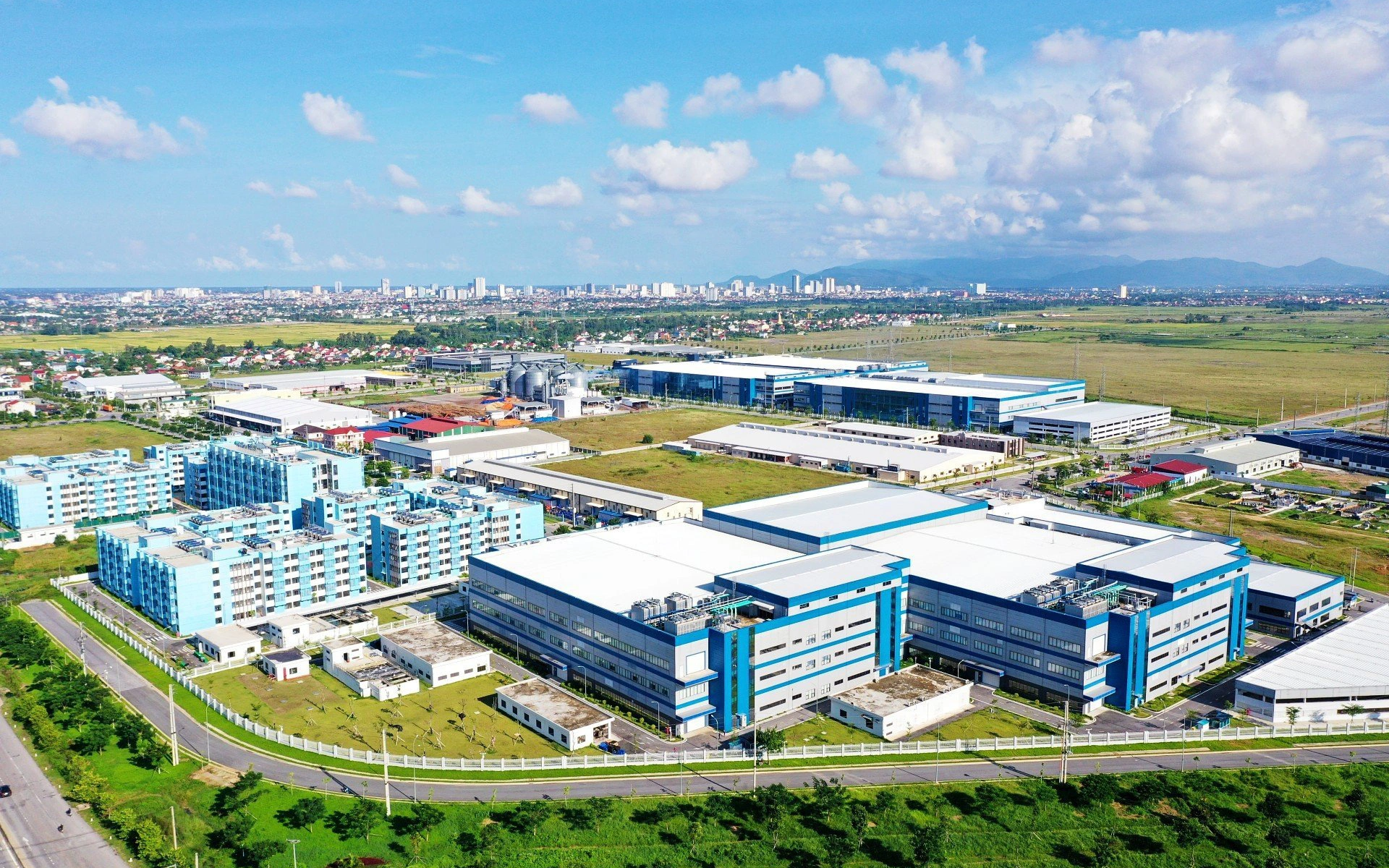 Ban Quản lý khu kinh tế Đông Nam trả lời cử tri Ngô Văn Dũng, Bí thư chi bộ xóm Khoa Đà, xã Hưng Tây, huyện Hưng Nguyên về điều chỉnh lại quy hoạch Khu công nghiệp VSIP