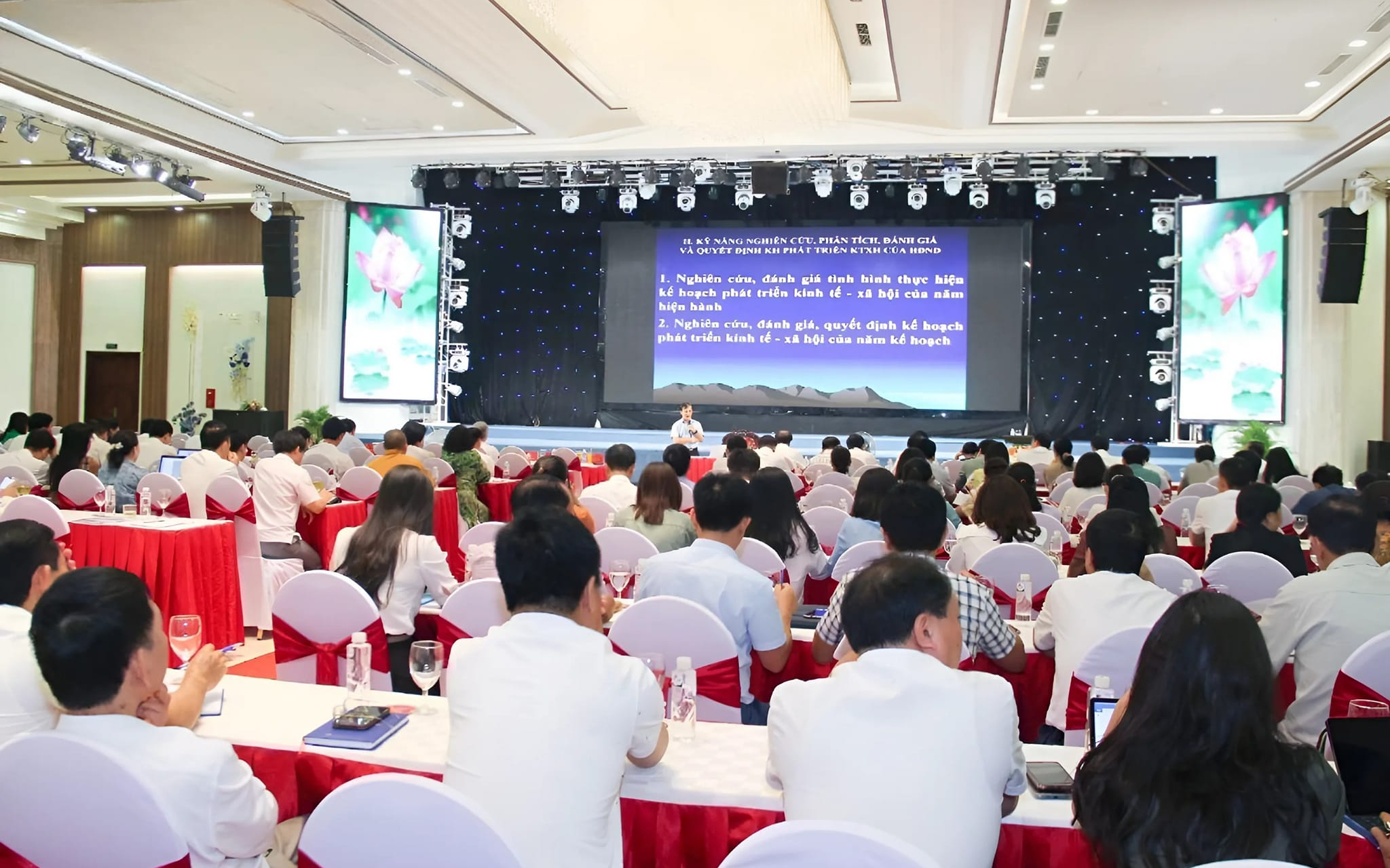 Bồi dưỡng kỹ năng hoạt động cho đại biểu HĐND tỉnh Nghệ An và cấp huyện nhiệm kỳ 2021 - 2026