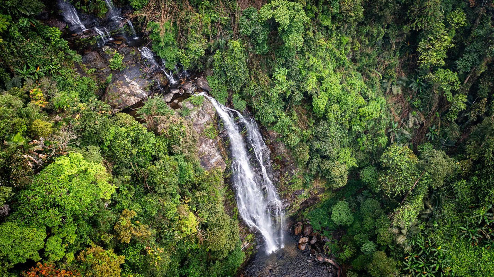 Thác Kèm - dải lụa trắng giữa đại ngàn Pù Mát
