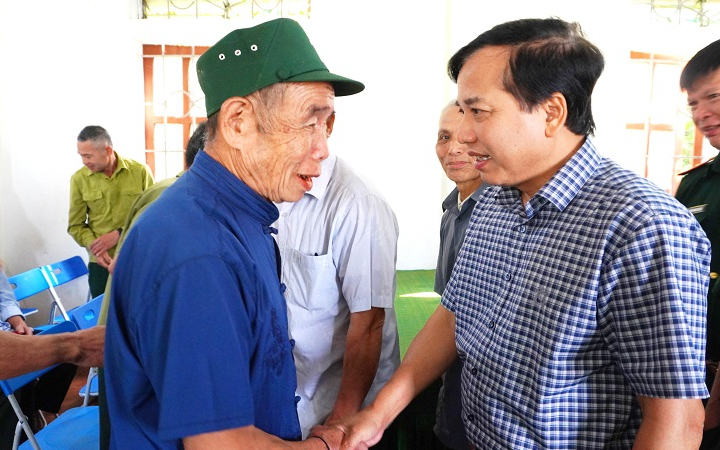 Phó Chủ tịch HĐND tỉnh Nguyễn Như Khôi dự sinh hoạt Chi bộ bản Pục, xã Nậm Giải, huyện Quế Phong