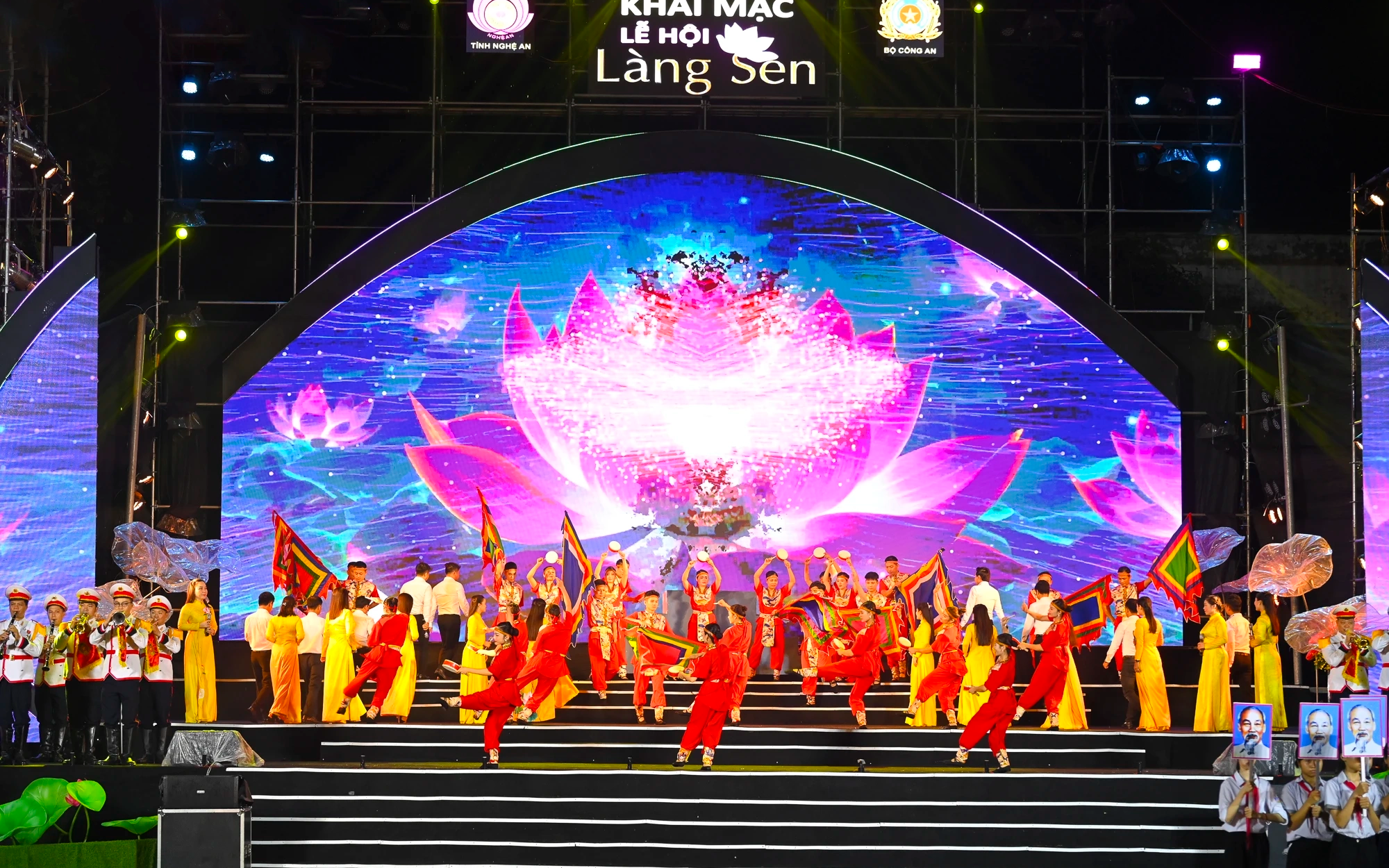 Nghệ An trọng thể khai mạc Lễ hội Làng Sen năm 2024