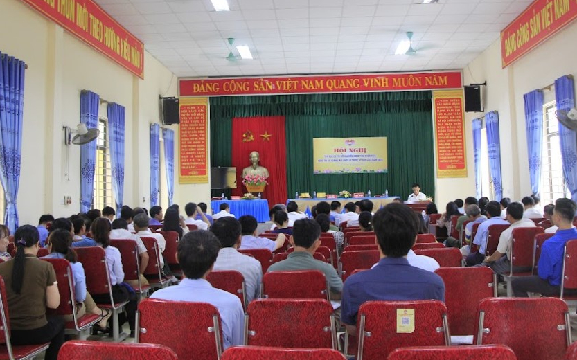 Đại biểu HĐND tỉnh và đại biểu HĐND thị xã Hoàng Mai tiếp xúc với cử tri xã Quỳnh Vinh