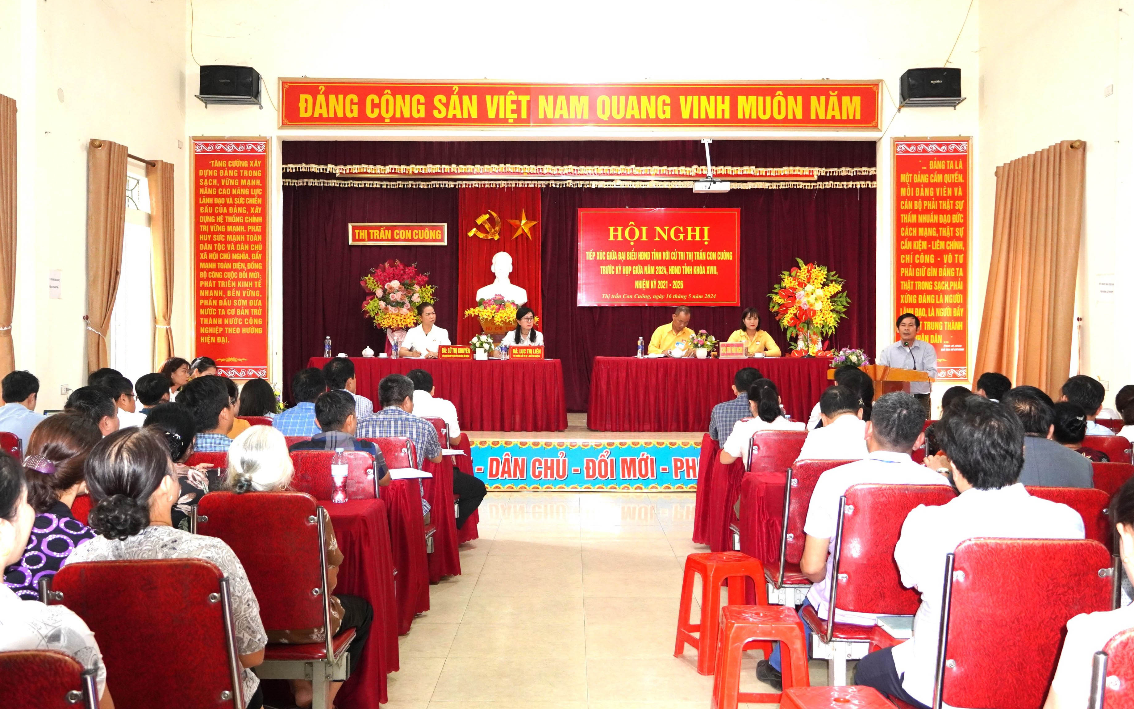 Đại biểu HĐND tỉnh tiếp xúc cử tri tại huyện Con Cuông