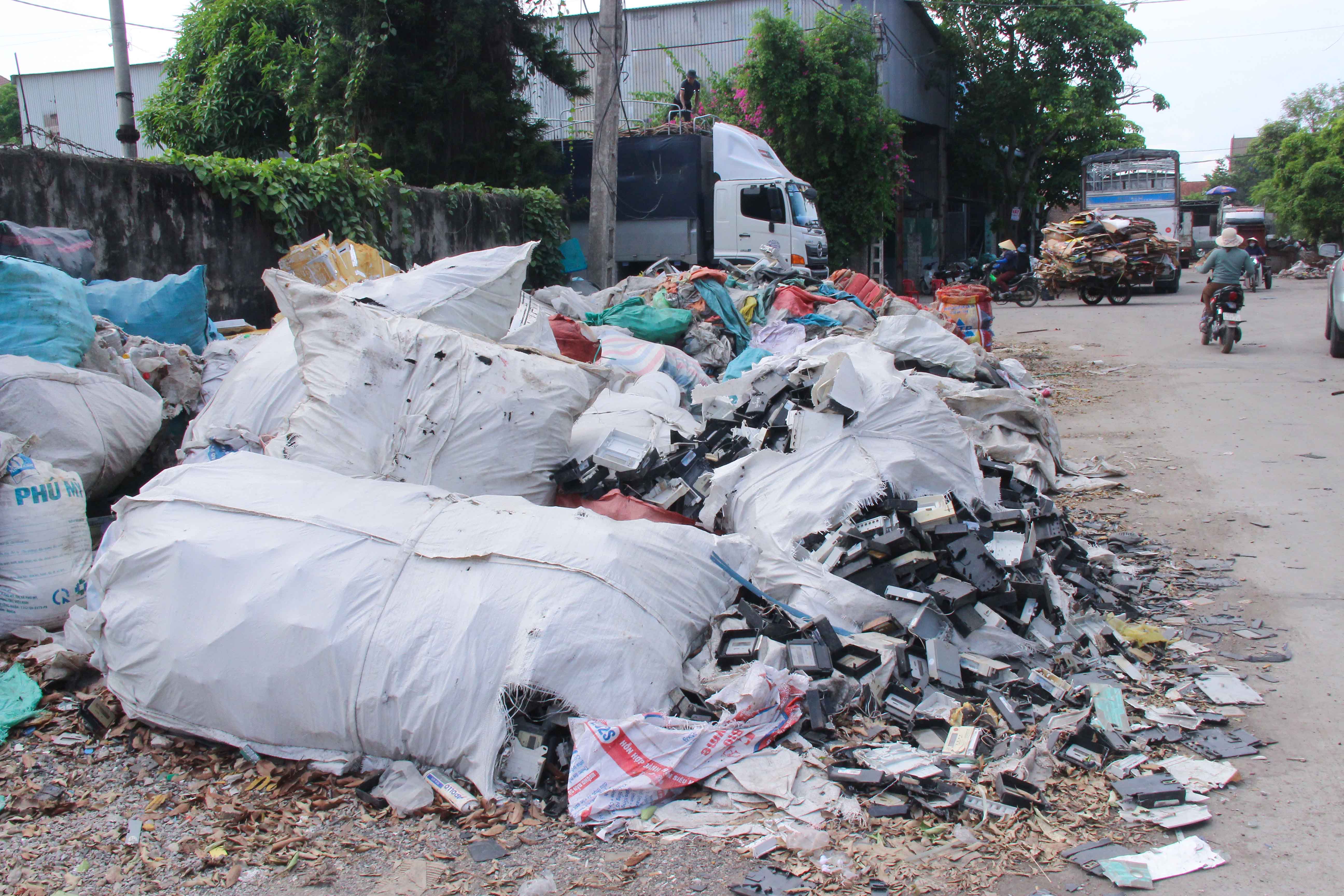 Cần sớm giải quyết thực trạng ô nhiễm môi trường tại Cụm công nghiệp Diễn Hồng