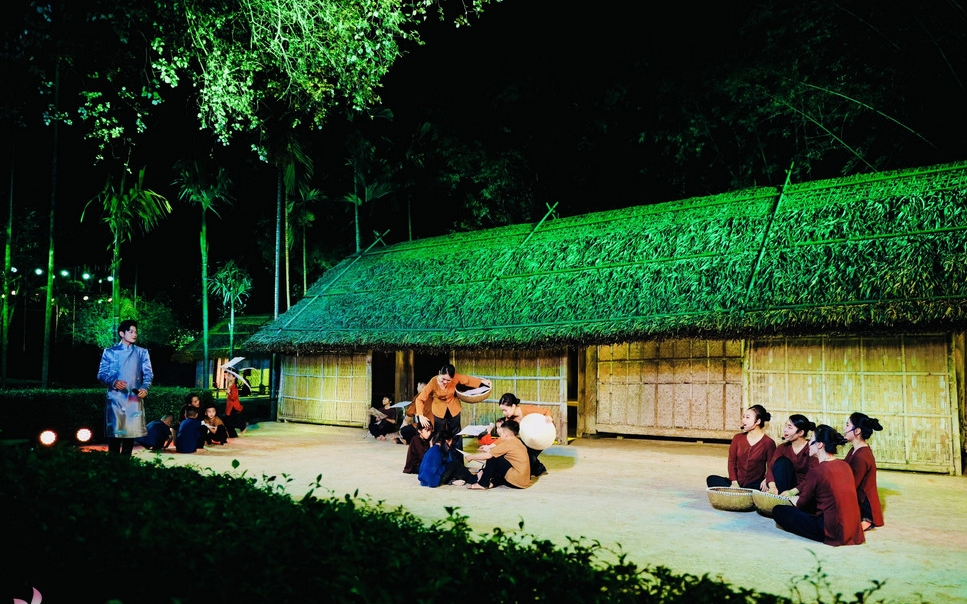 Xúc động cầu truyền hình “Làng Sen nuôi chí lớn” tái hiện hành trình ấu thơ và thời niên thiếu của Người