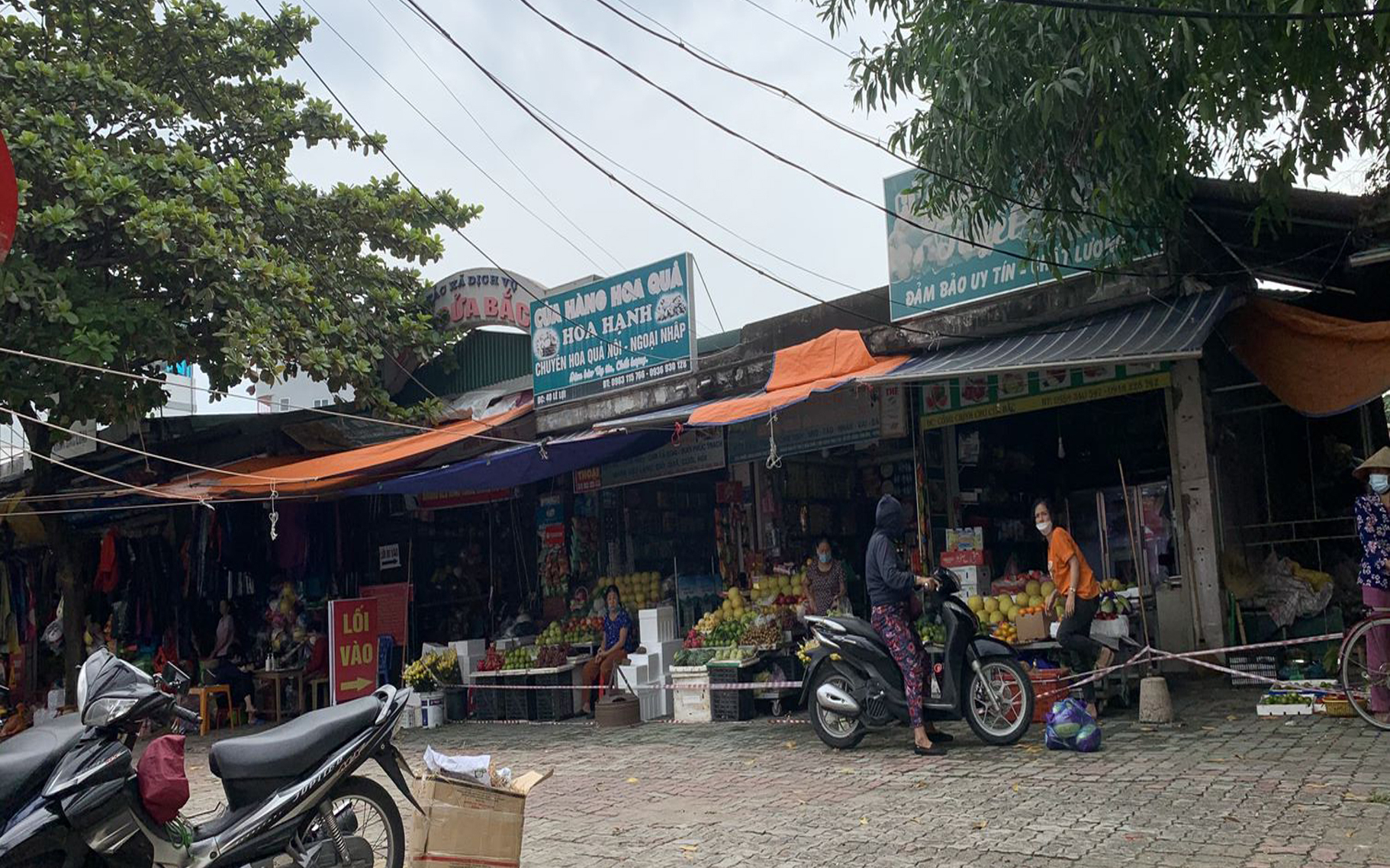 Ủy ban nhân dân thành phố Vinh trả lời các cử tri phường Hưng Bình, thành phố Vinh về tình trạng lấn chiếm lòng đường, vỉa hè