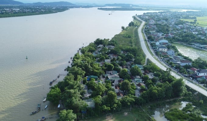 Tháo gỡ xong 'nút thắt' xoay quanh 24 hộ phát sinh, nỗi lo của người dân vùng lũ Hưng Hòa sẽ chấm dứt. Ảnh: Việt Khánh.