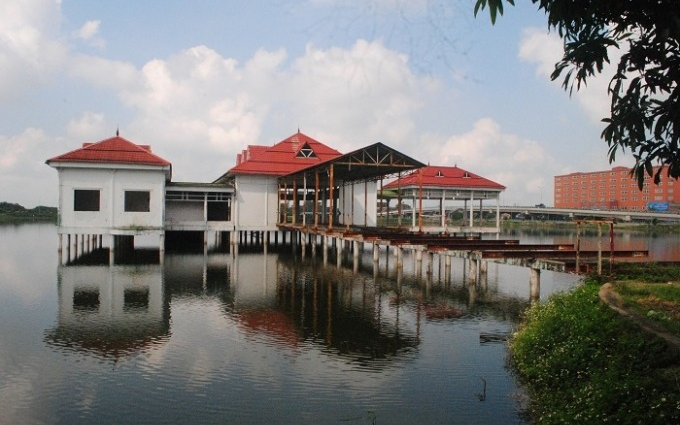 Sở Tài chính trả lời cử tri phường Cửa Nam, thành phố Vinh về tài sản công bỏ hoang gây lãng phí (Nhà nổi ở hồ cá Cửa Nam)