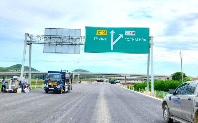 Ủy ban nhân dân tỉnh trả lời kiến nghị của cử tri huyện Hưng Nguyên về thu hồi phần diện tích đất còn lại nhưng nay khó định hình (méo, xéo) sau khi đã thu hồi đất để thực hiện Dự án cao tốc Bắc - Nam