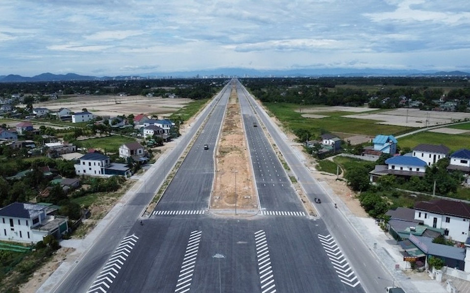 UBND tỉnh trả lời cử tri xã Nghi Phong, huyện Nghi Lộc về việc bồi thường thiệt hại cho các hộ dân khi thi công đường 72m (giai đoạn 2)