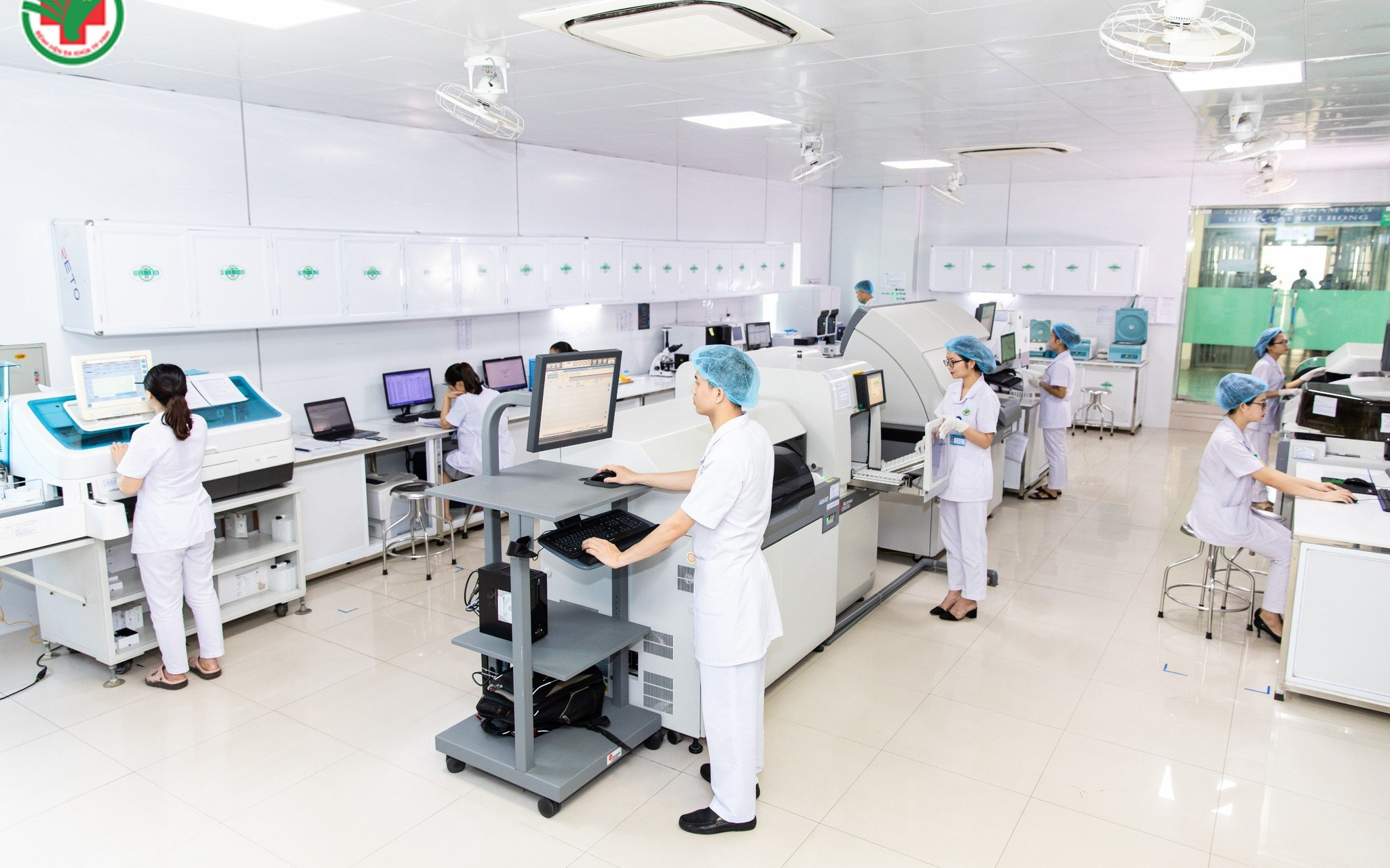 Tháo gỡ rào cản hạn mức mua sắm thuốc, vật tư, thiết bị y tế