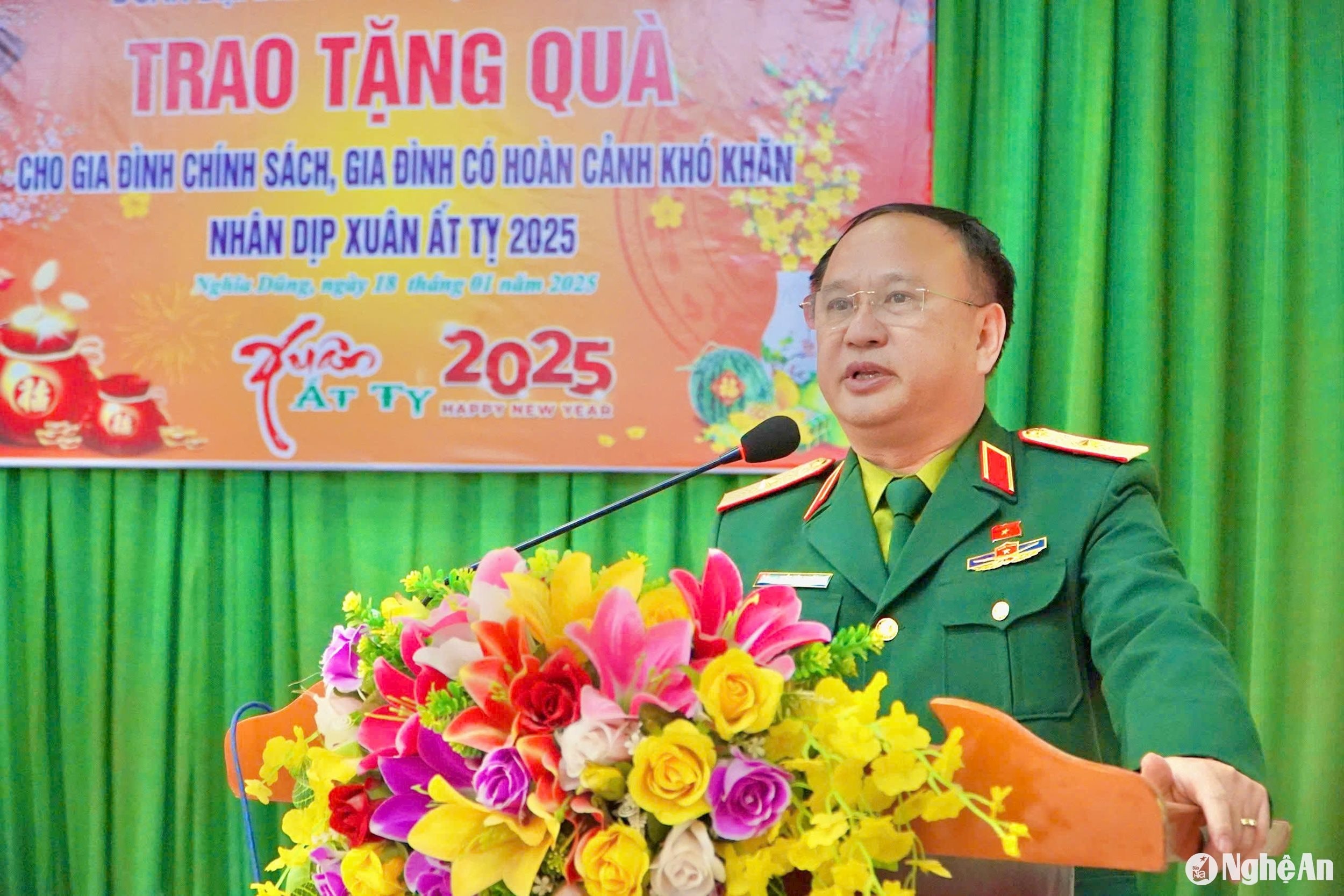 bna_dai-bieu-quoc-hoi-tinh-nghe-an-tran-duc-thuan-gui-loi-dong-vien-toi-cac-ho-gia-dinh-co-hoan-canh-kho-khan.jpg