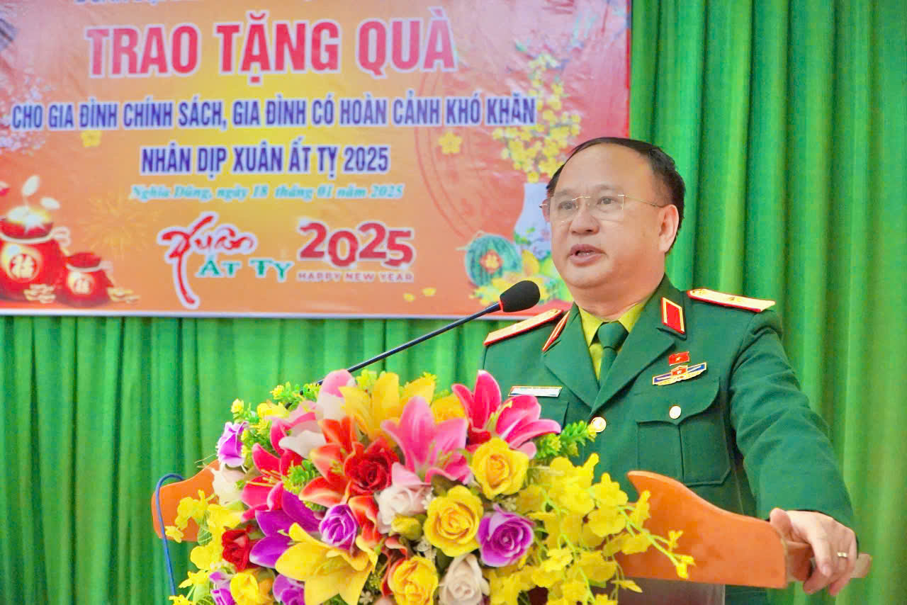 bna_dai-bieu-quoc-hoi-tinh-nghe-an-tran-duc-thuan-gui-loi-dong-vien-toi-cac-ho-gia-dinh-co-hoan-canh-kho-khan.jpg