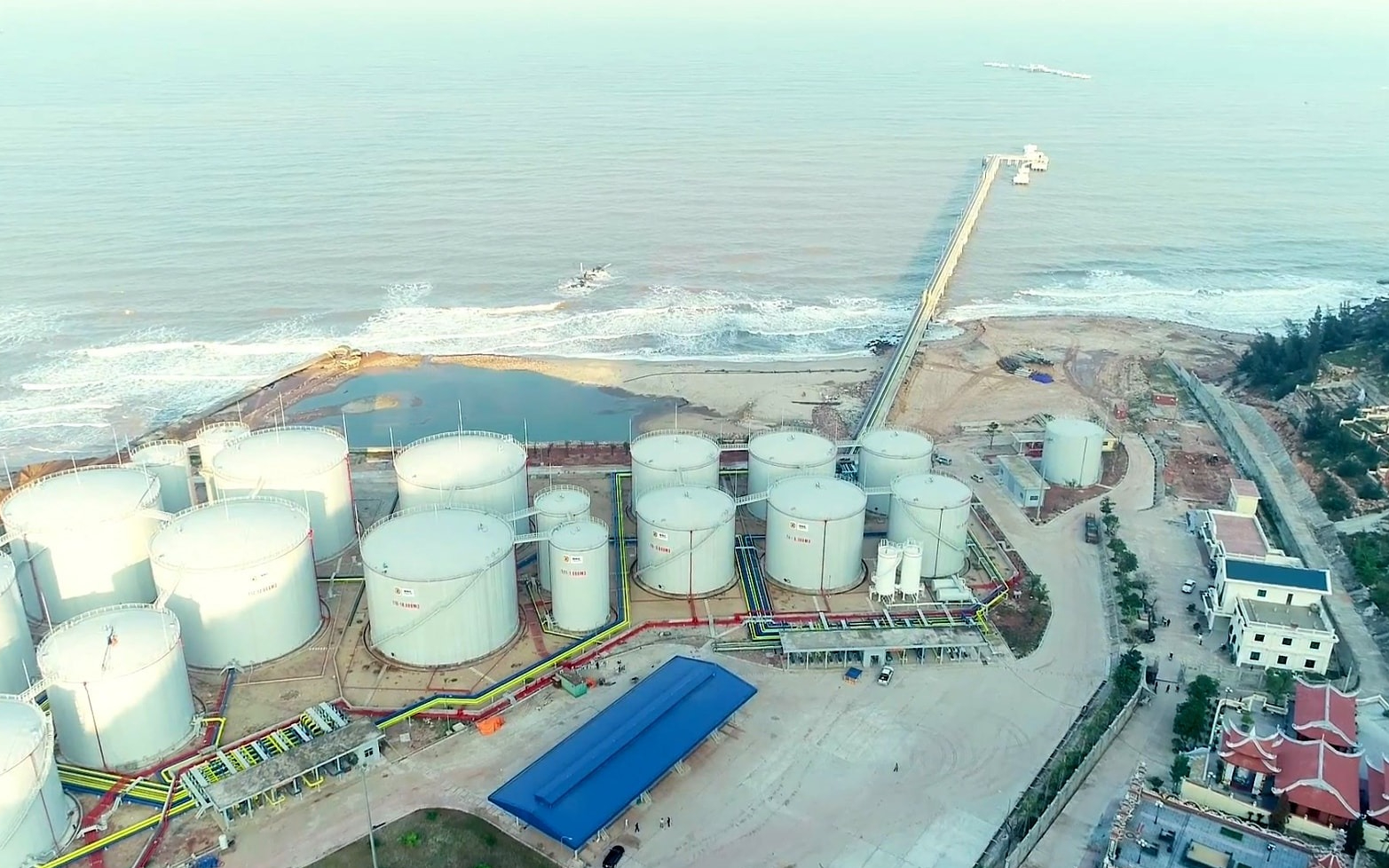 UBND tỉnh trả lời ý kiến cử tri thị xã Cửa Lò về vấn đề an toàn tàu thuyền đi qua cầu cảng kho xăng dầu Nghi Thiết