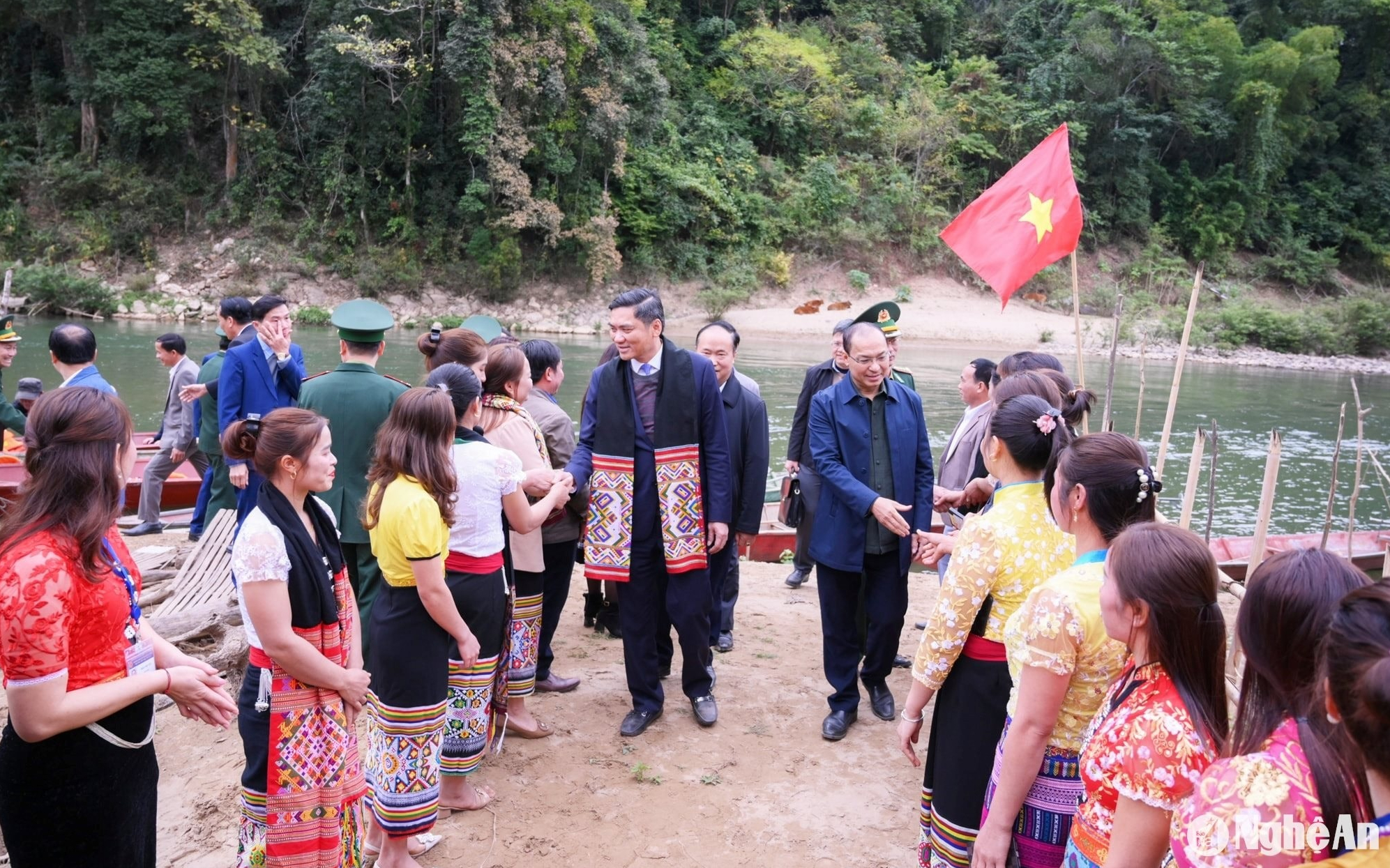 Chuẩn bị và tổ chức thật tốt Đại hội Đảng các cấp, đưa Nghệ An hòa nhịp vào kỷ nguyên mới của đất nước