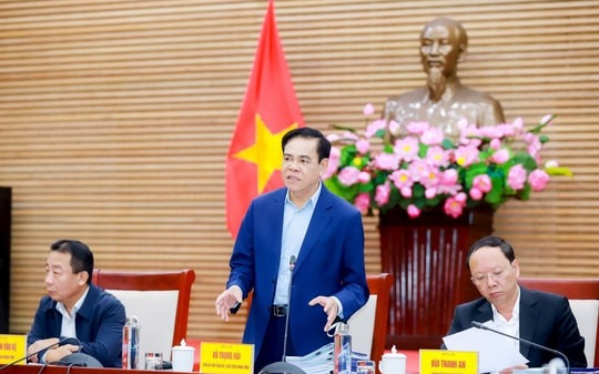 Chủ tịch UBND tỉnh Nghệ An Võ Trọng Hải chủ trì phiên họp chuyên đề của UBND tỉnh