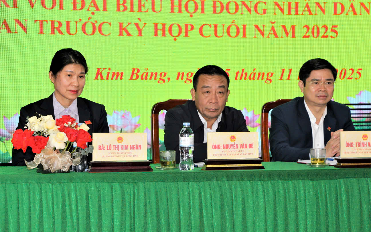 Ông Nguyễn Văn Đệ, Phó Chủ tịch UBND tỉnh tiếp xúc cử tri tại xã Kim Bảng