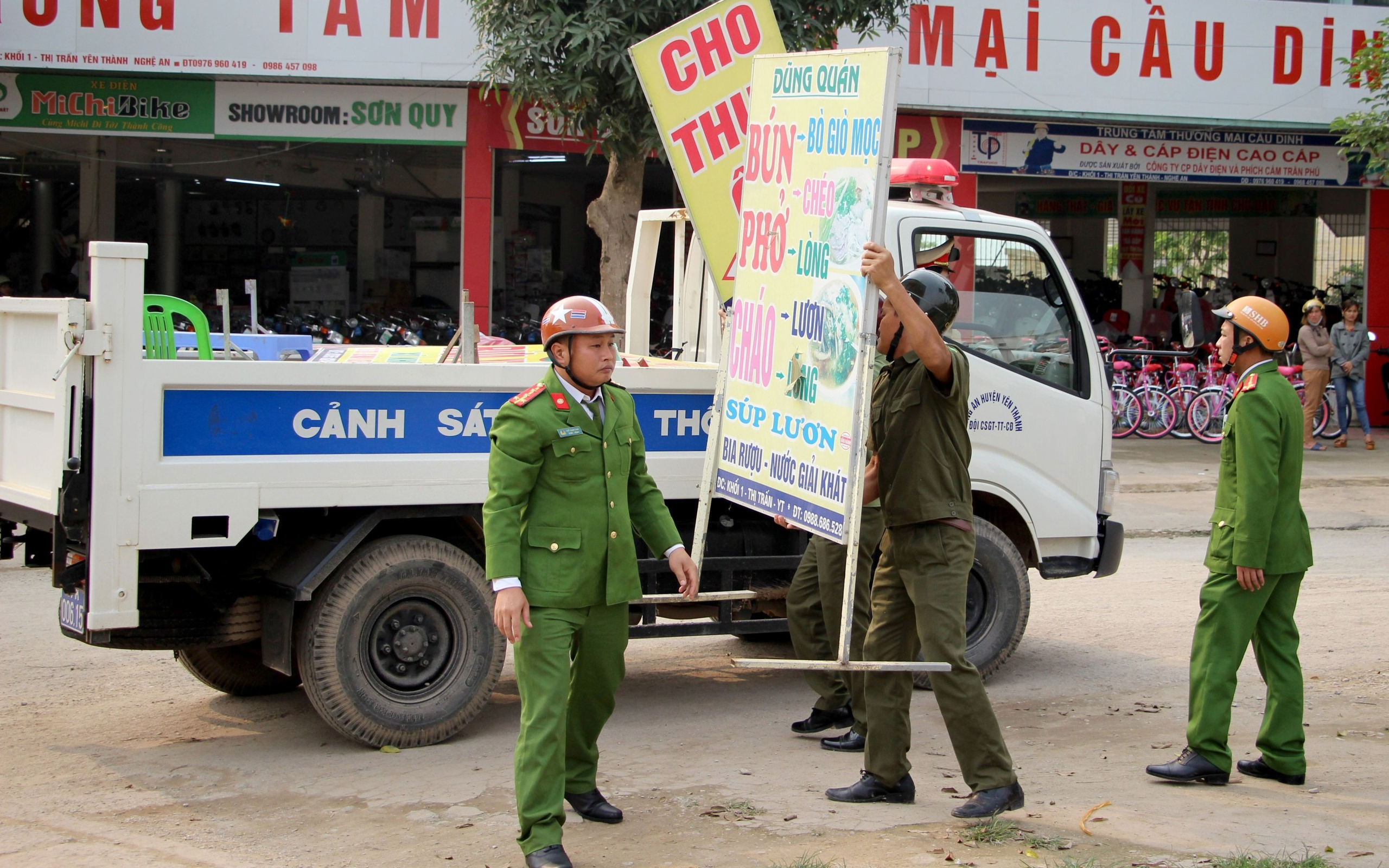 HĐND tỉnh thông qua Nghị quyết quy định một số biện pháp tăng cường giải tỏa vi phạm, chống tái lấn chiếm hành lang an toàn giao thông trên địa bàn tỉnh Nghệ An giai đoạn 2026 – 2030