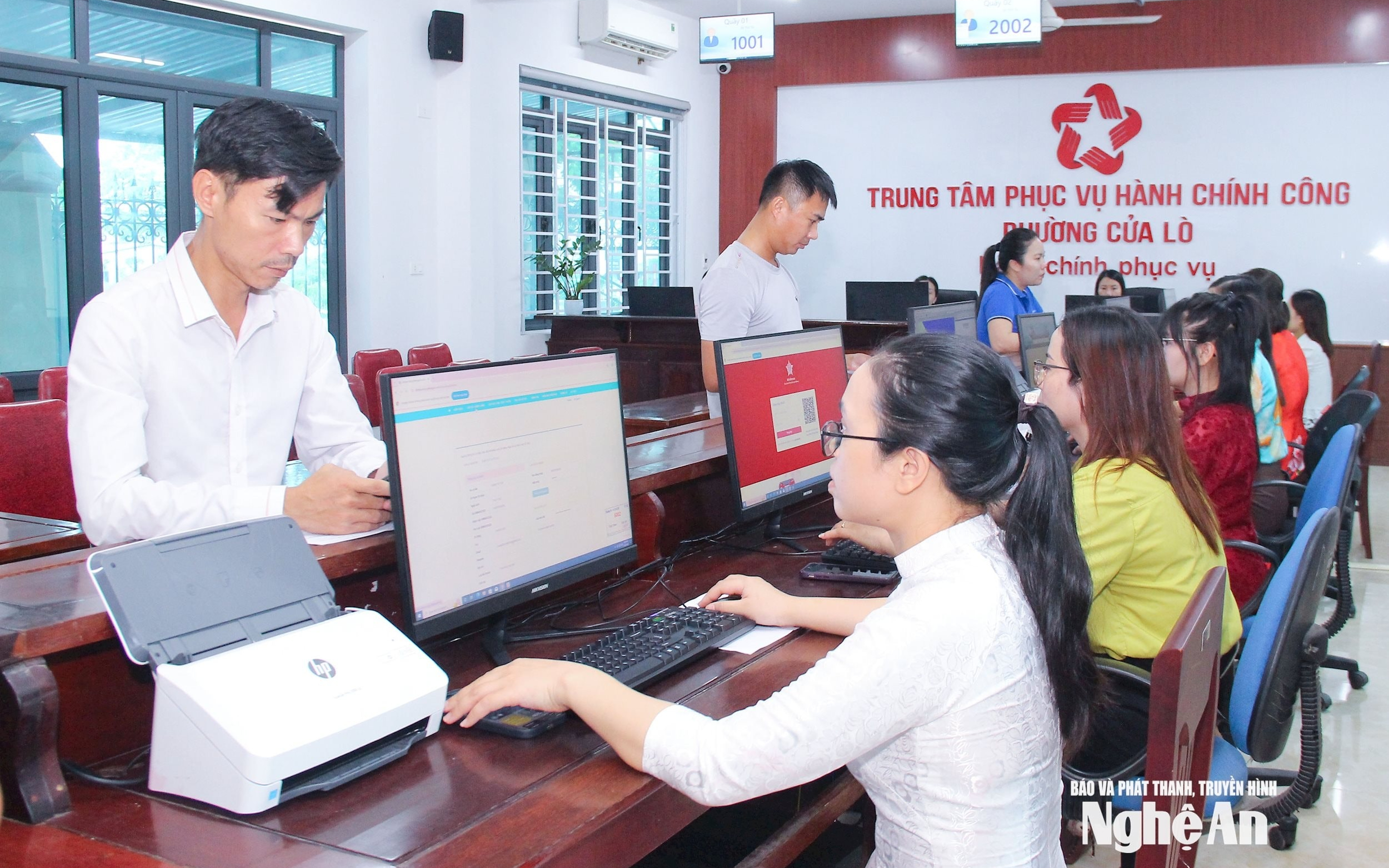 Công chức, viên chức làm việc tại Bộ phận Một cửa các cấp được hưởng mức hỗ trợ tối đa 2.000.000 đồng/người/tháng