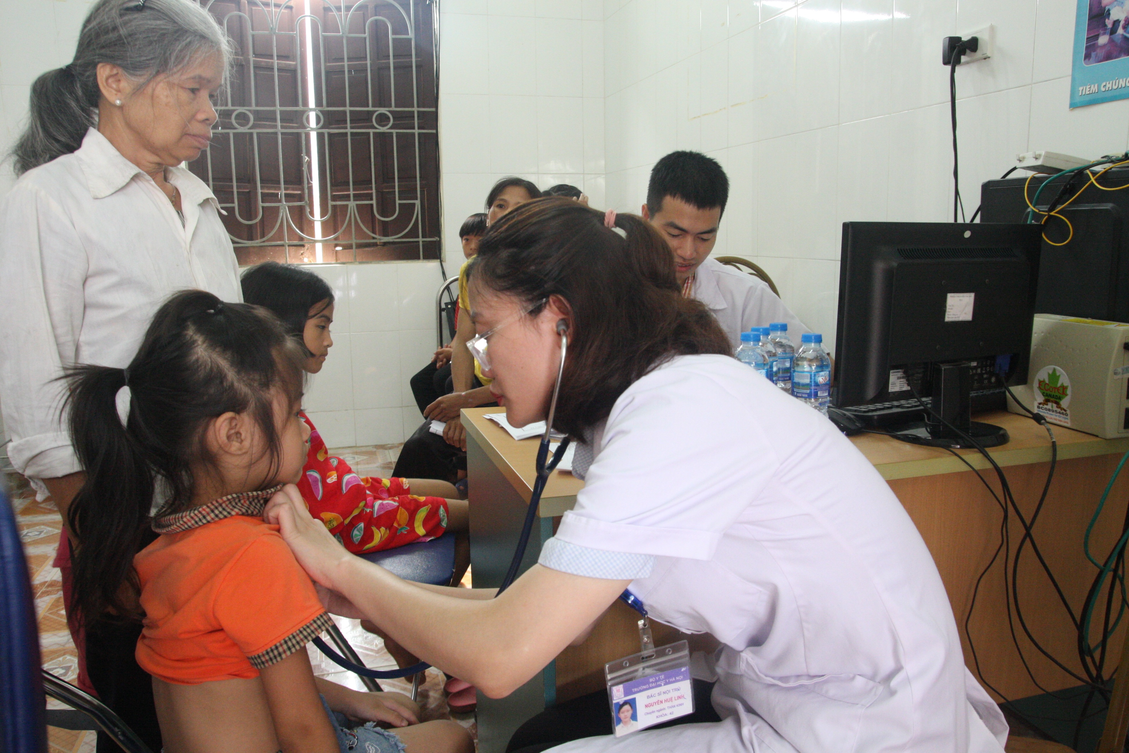 Bộ Y tế trả lời kiến nghị cử tri về chế độ cho cán bộ y tế về làm việc tại tuyến cơ sở, hệ dự phòng