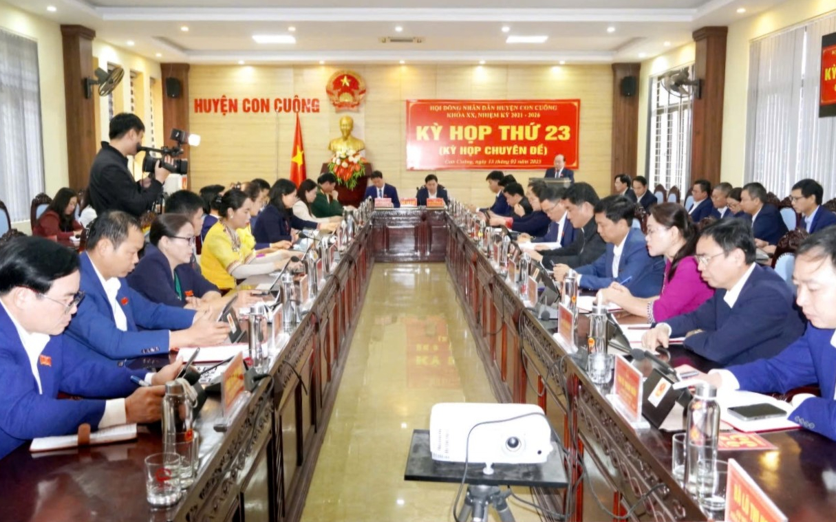 HĐND huyện Con Cuông thông qua Nghị quyết sắp xếp, tinh gọn tổ chức bộ máy khối chính quyền huyện