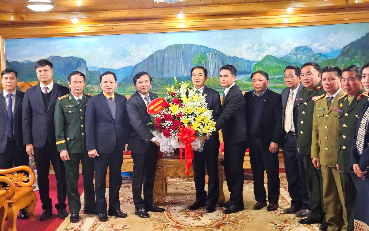 Đoàn công tác tỉnh Nghệ An thăm và chúc Tết cổ truyền Bunpimay tại tỉnh Hủa Phăn (CHDCND Lào)