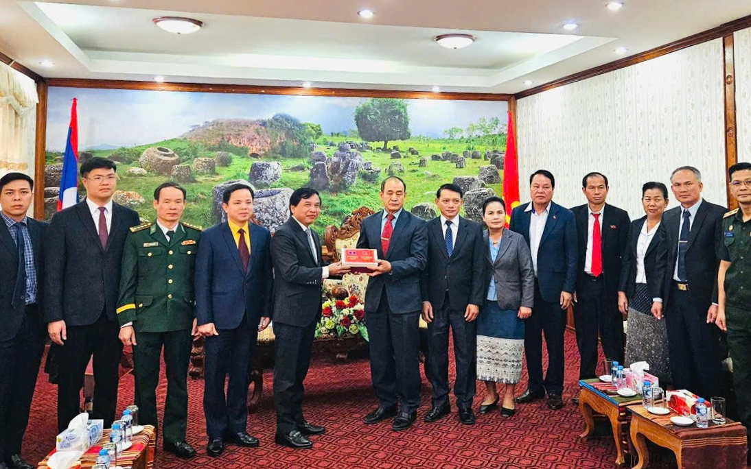 Lãnh đạo tỉnh Nghệ An thăm và chúc Tết Bunpimay tại tỉnh Xiêng Khoảng (Lào)