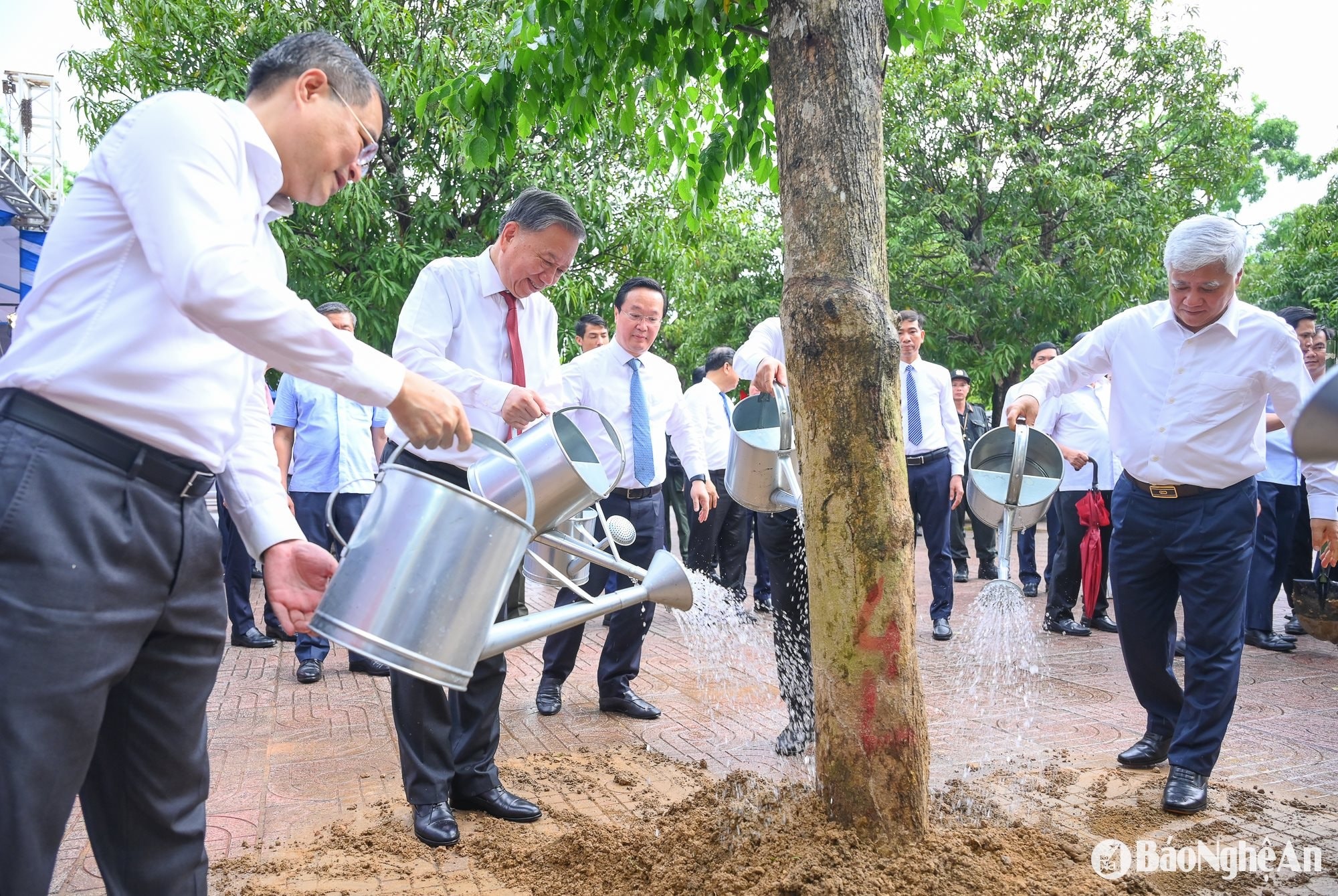 bna_tong-bi-thu-lv-voi-nghe-an-160.jpg