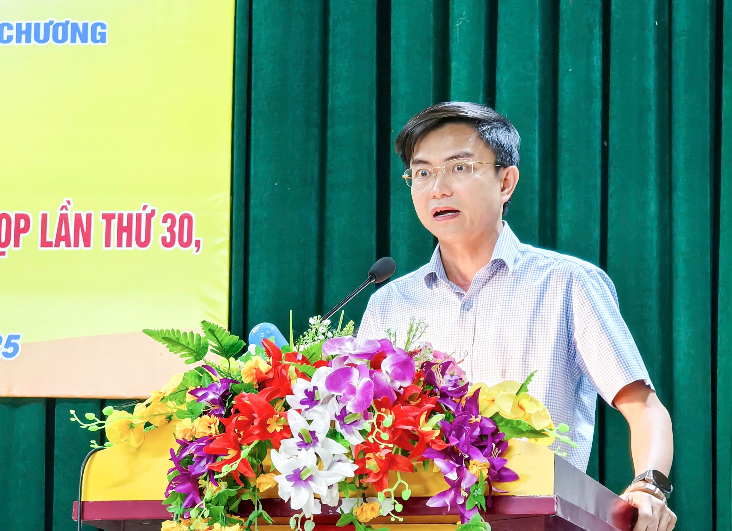 truong-phong-kinh-te-ha-tang-va-do-thi-huyen-thanh-chuong-nguyen-the-cuong-.jpg