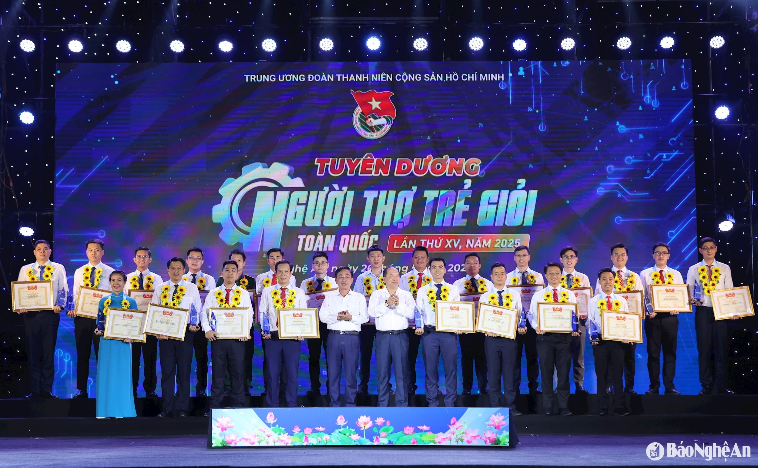bna_anh-3-nguoi-tho-tre-gioi-tuyen-duong.jpg