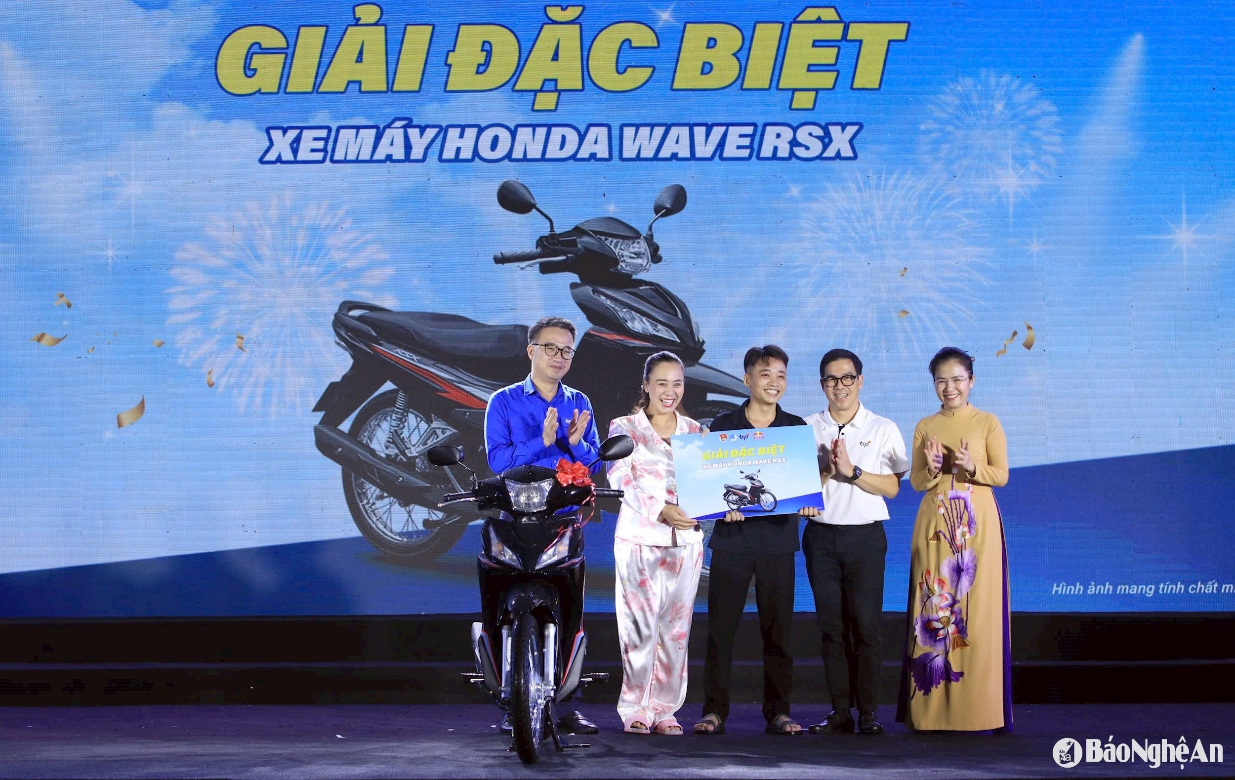 bna_trao-thuong.jpg