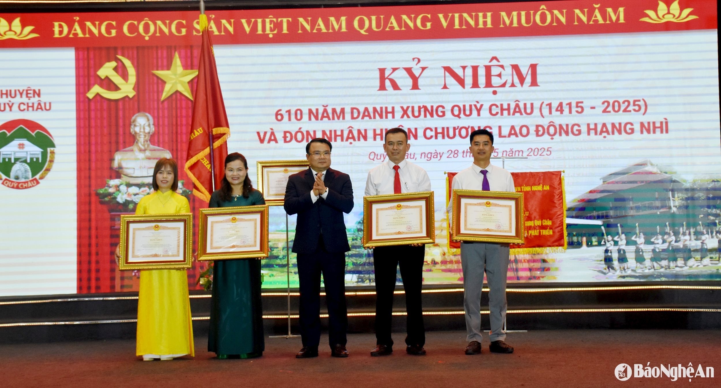 bna_-trao-bang-khen-cua-thu-tuong-chinh-phu-cho-cac-ca-nhan.-anh-thu-huong.jpg