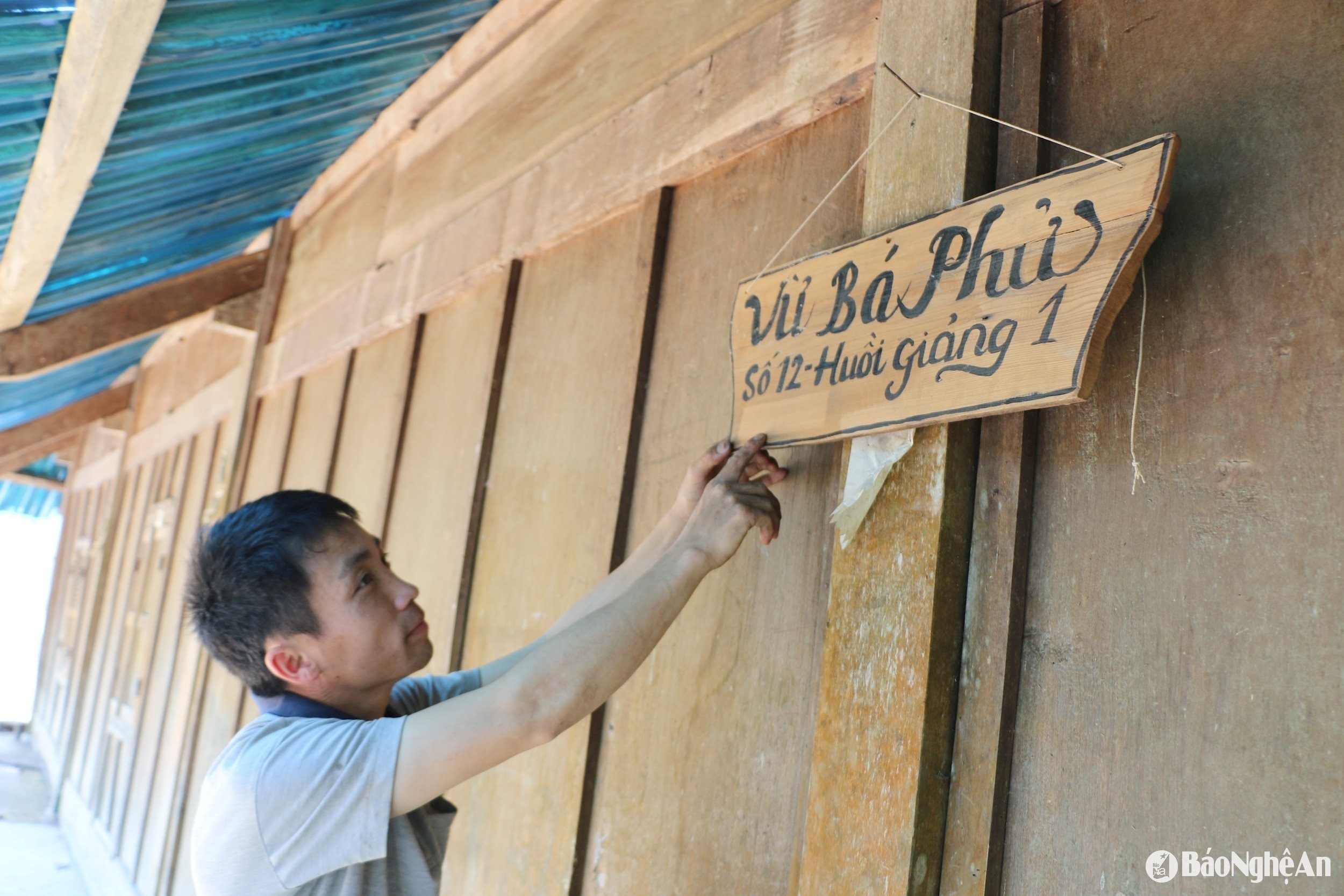 bna_anh-vu-ba-lu-anh-trai-anh-vu-ba-phu-o-ban-tay-son-nhan-trach-nhiem-trong-coi-ngoi-nha-lop-mai-samu-cho-em-trai-di-lam-an-xa..jpg