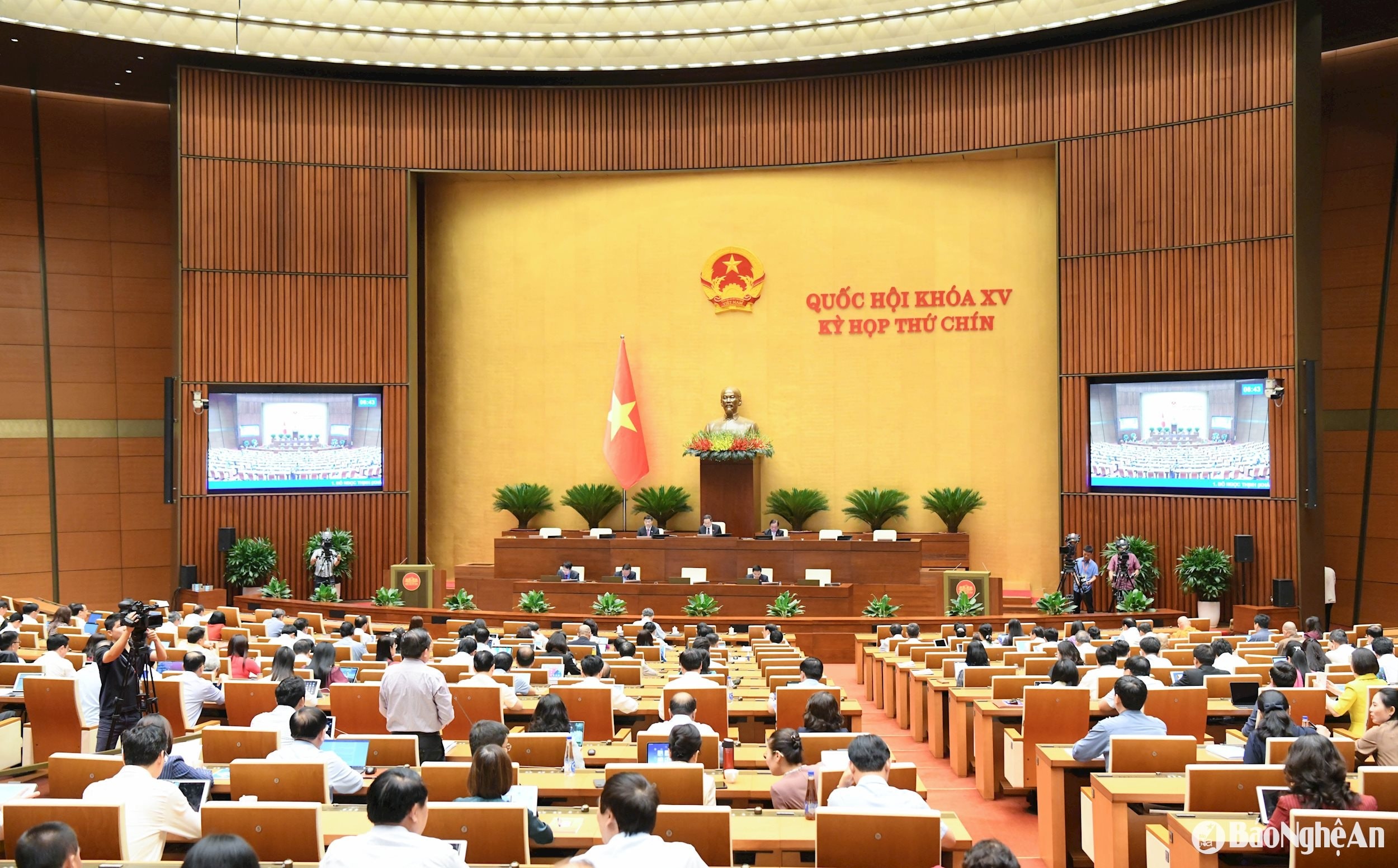 bna_quang-canh-phien-hop.jpg