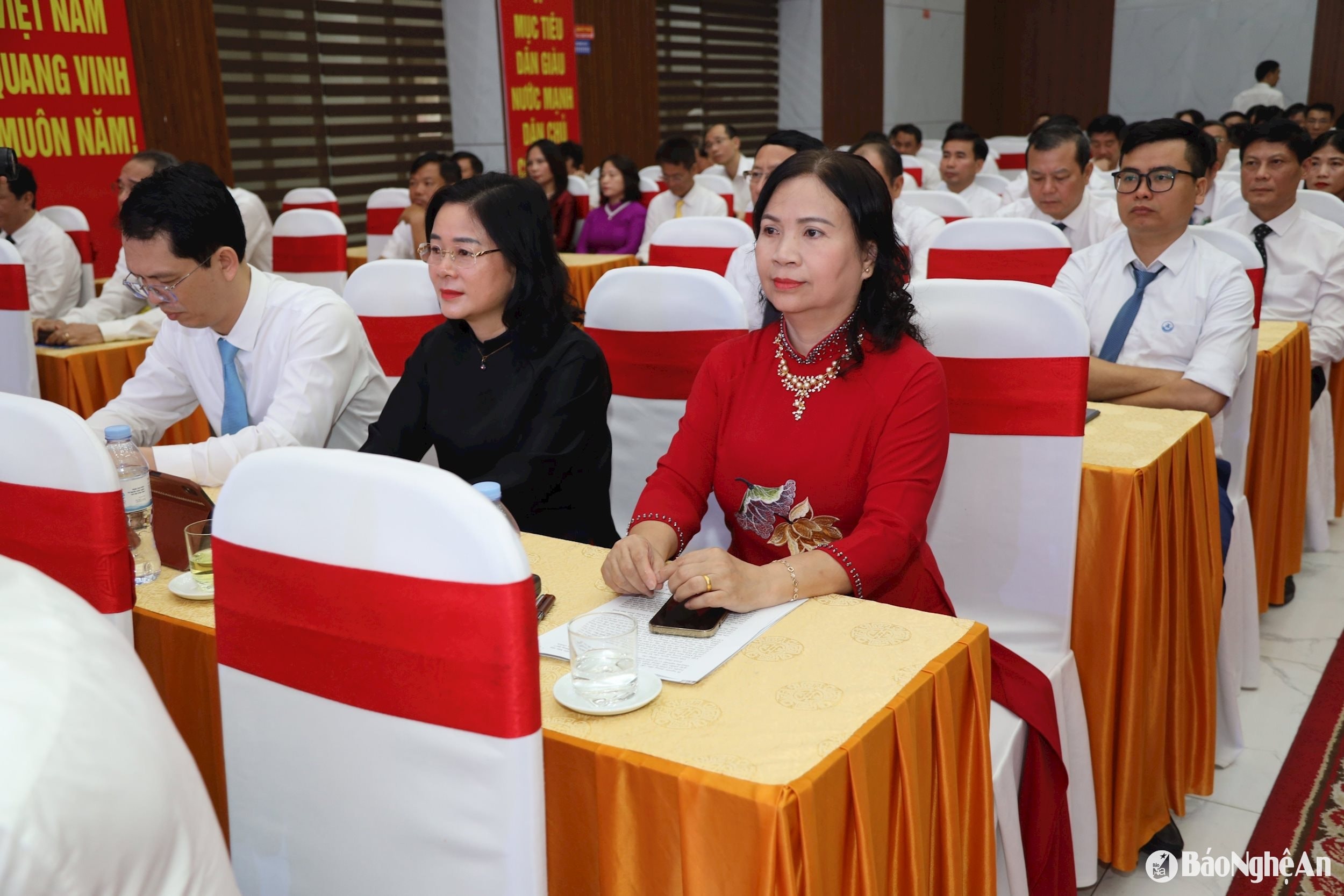 bna_cac-dai-bieu-tham-du-2-anh-thanh-le.jpg